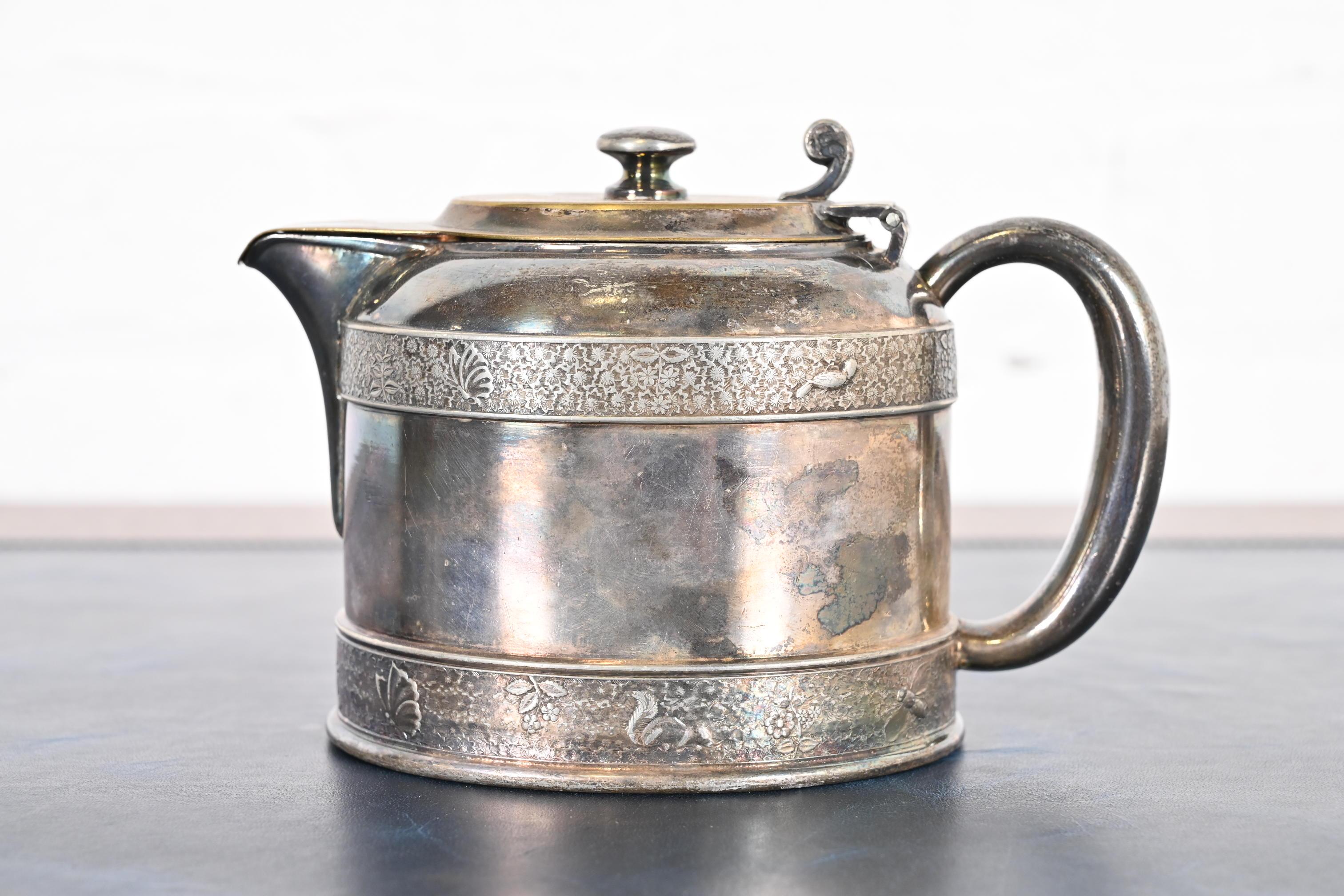 Ein prächtiges antikes Art Deco Silberblech Milchkännchen

Nach dem Vorbild von Tiffany & Co.

Von Wilcox Silver Plate Co.

USA, Anfang 20. Jahrhundert

Maße: 6,5 