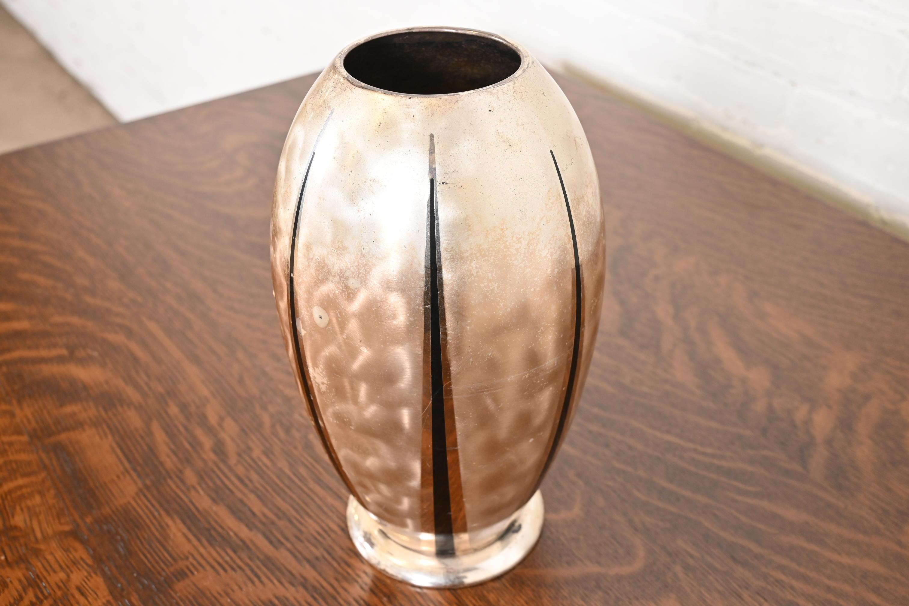 Antiguo jarrón Art Decó de plata de WMF Ikora, circa años 30 en Bueno estado para la venta en South Bend, IN