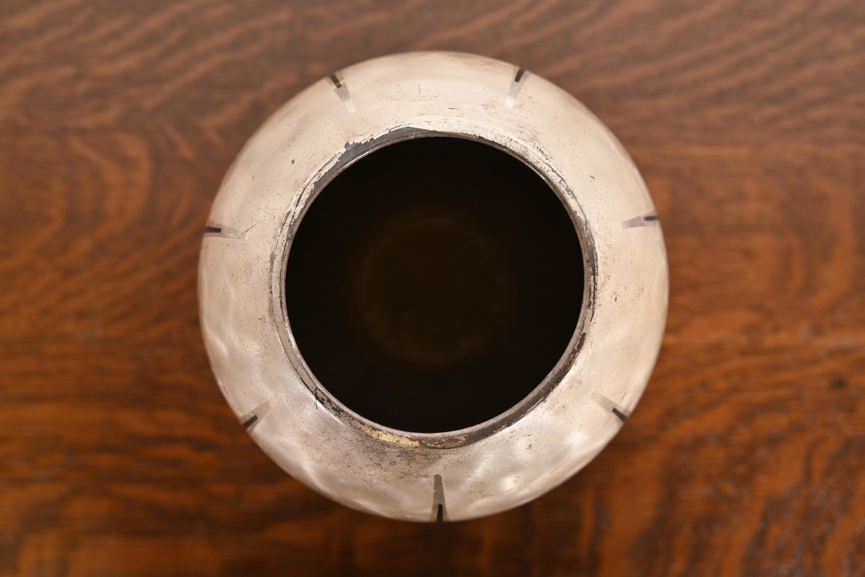 Antiguo jarrón Art Decó de plata de WMF Ikora, circa años 30 Chapado en plata en venta