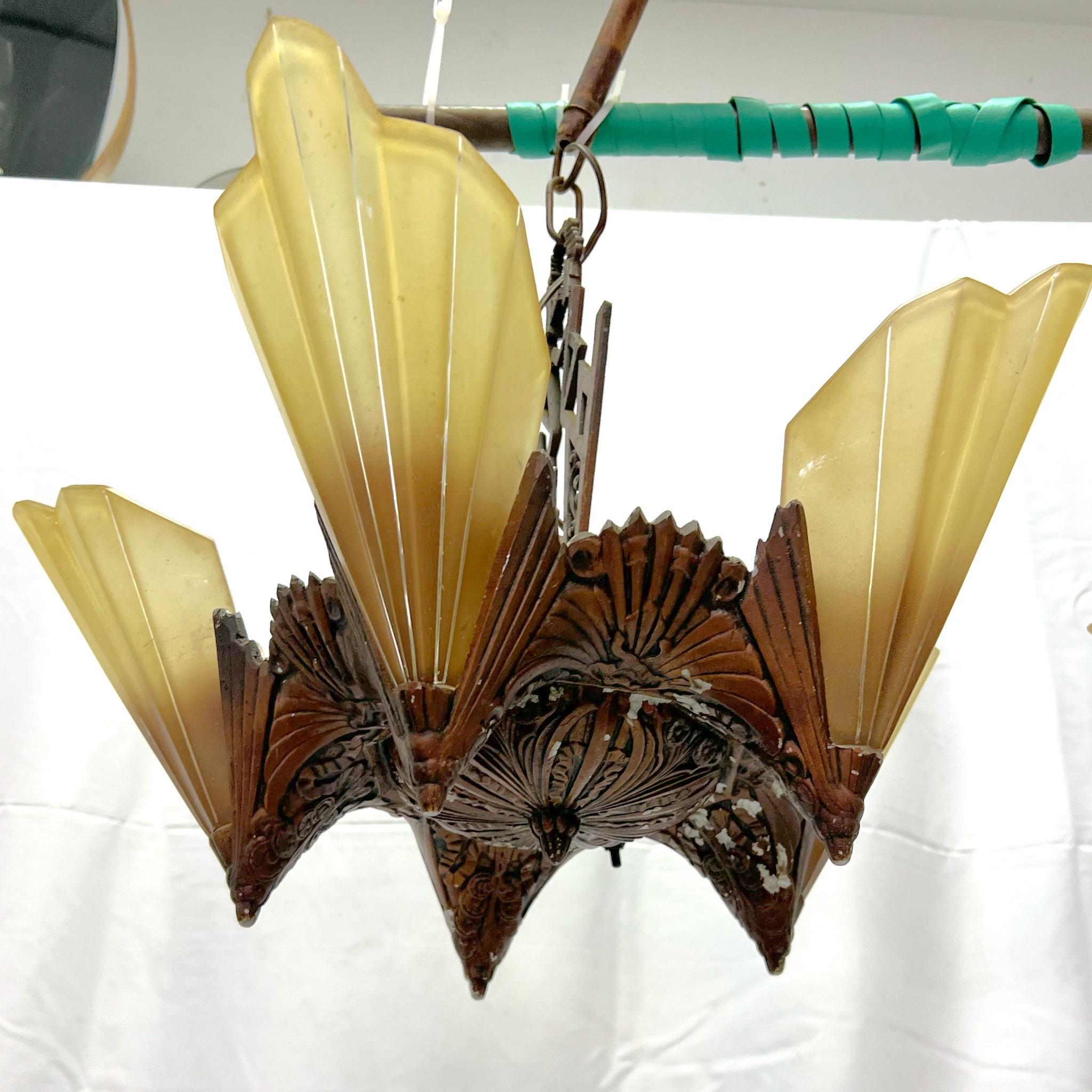 Antike Art-Déco- Soleure-Kronleuchter mit Slip-Schirm - ein Paar (Art déco) im Angebot