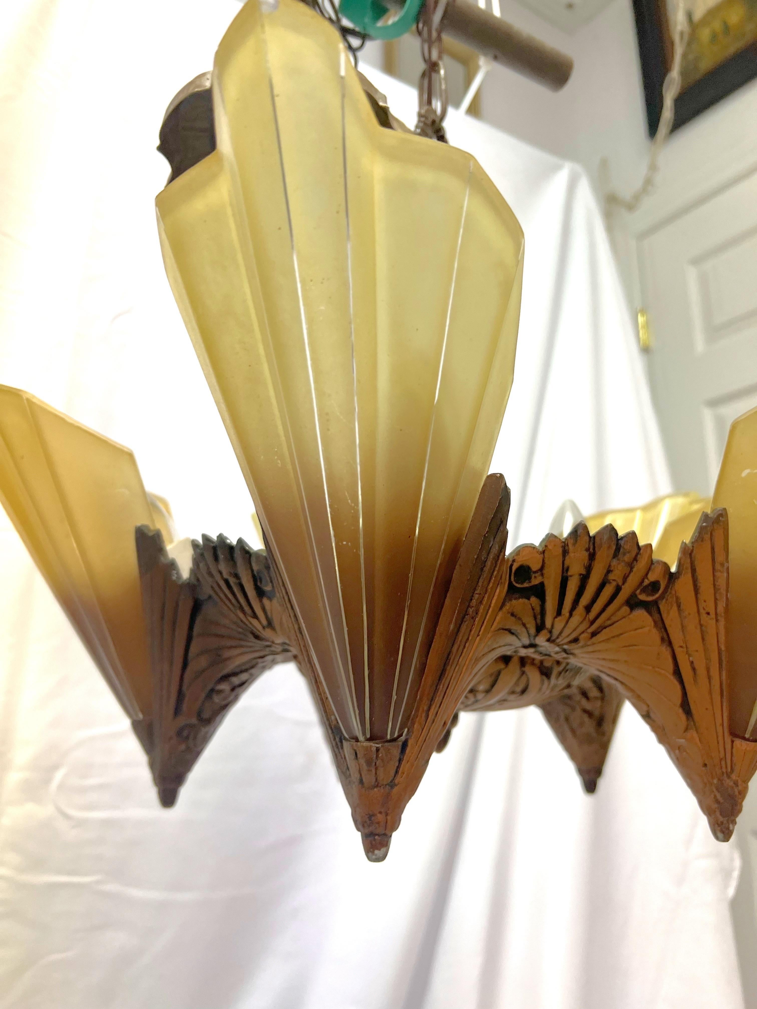 Antike Art-Déco- Soleure-Kronleuchter mit Slip-Schirm - ein Paar im Angebot 2