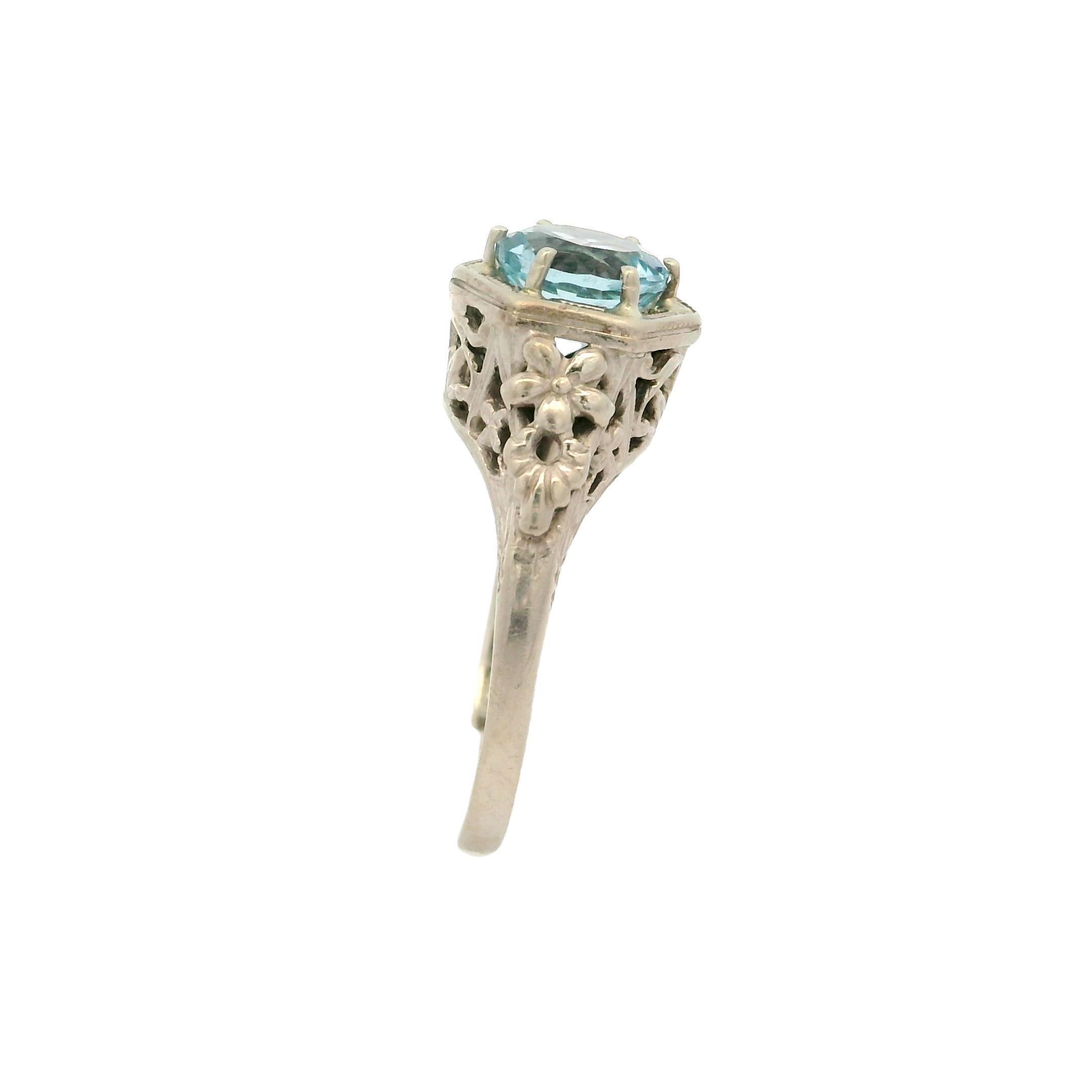 Antique Art Deco Solid White Gold 1.06ct Round Aquamarine Floral Open Work Ring In Good Condition For Sale In Montclair, NJ