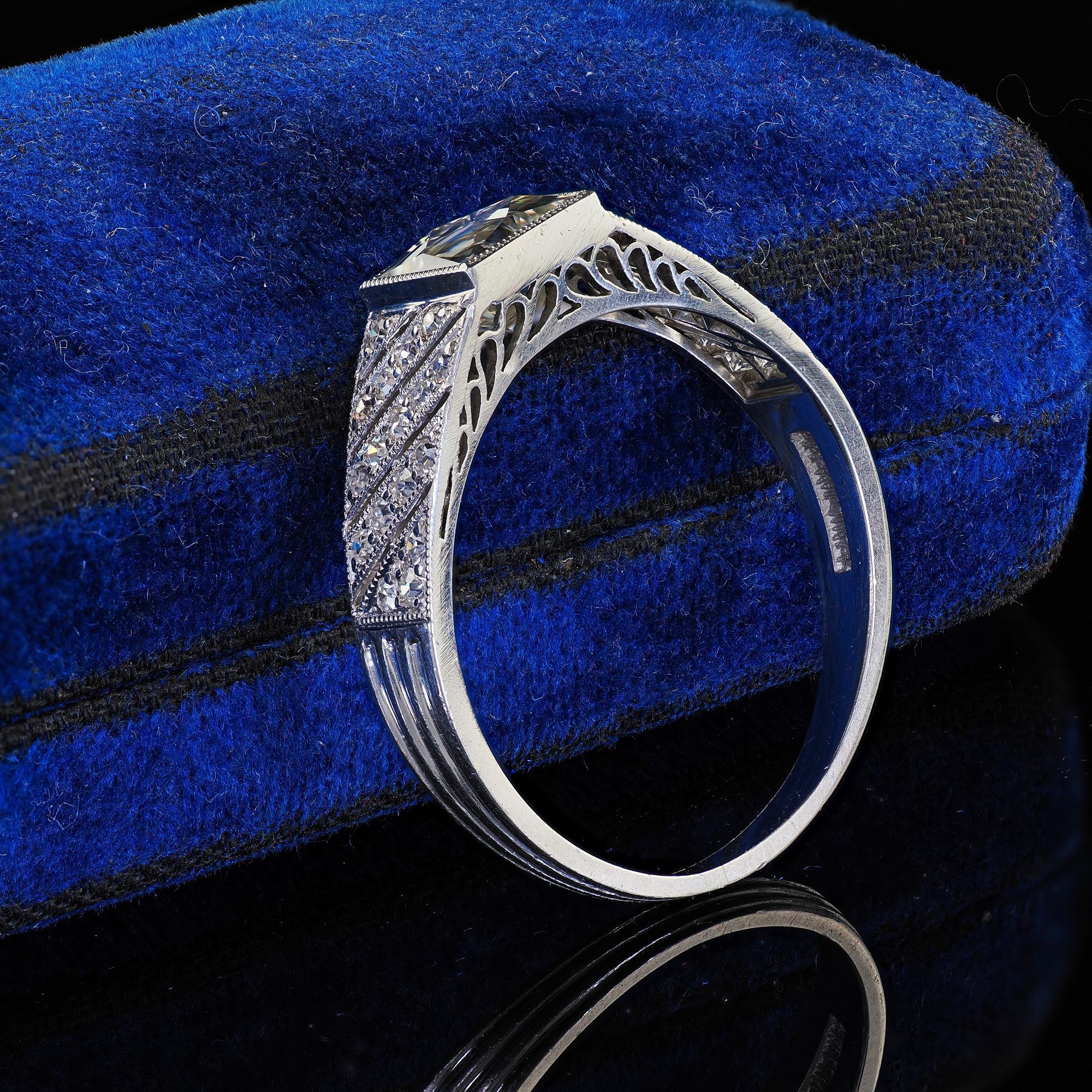 Antique Art Deco Spaulding Co Platinum French Cut Diamond Engagement Ring - GIA In Good Condition For Sale In Great Neck, NY