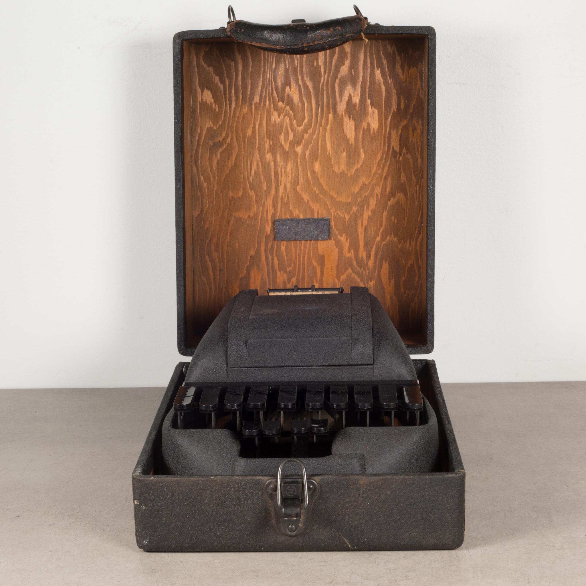 ABOUT

This is an original Art Deco Stenotype stenograph with Bakelite keys and original wooden case covered in leather. Leather handle on the case. All the keys work properly.

    CREATOR Stenotype Company, Chicago, IL. 
    DATE OF MANUFACTURE