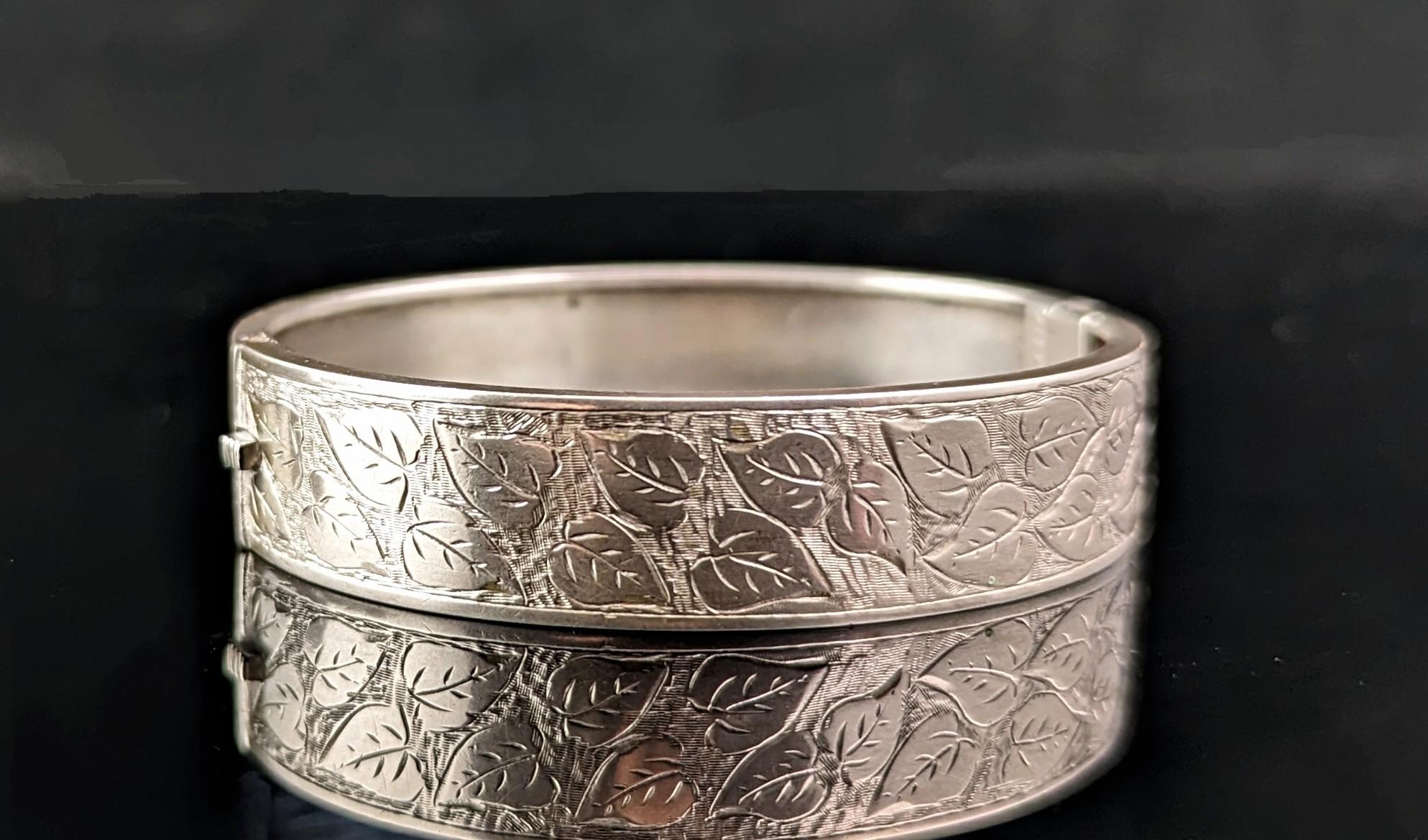 Antique, Art Deco sterling silver bangle, leaf engraved  For Sale 4