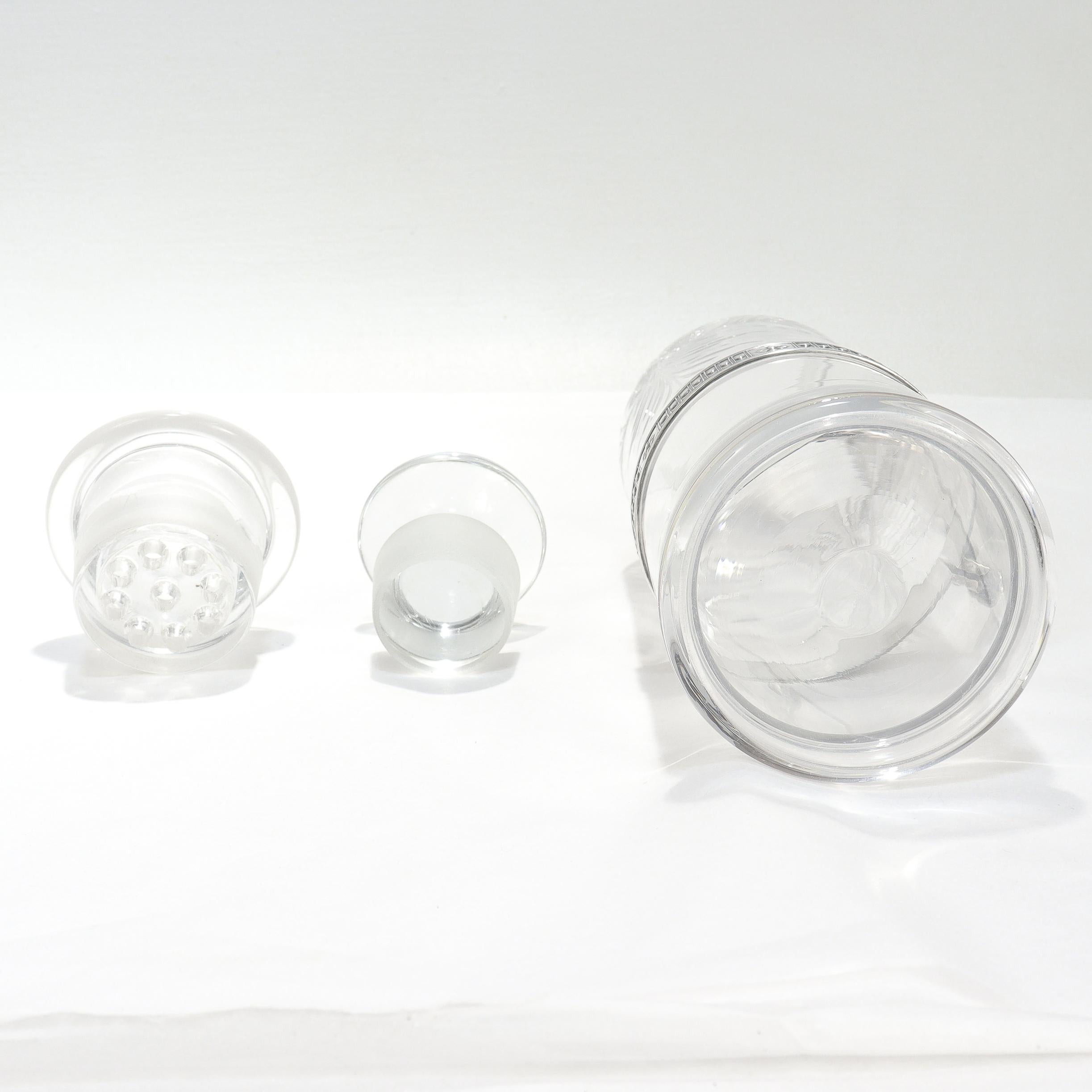 Antigua jarra o coctelera Art Decó de plata de ley y cristal tallado en venta 6