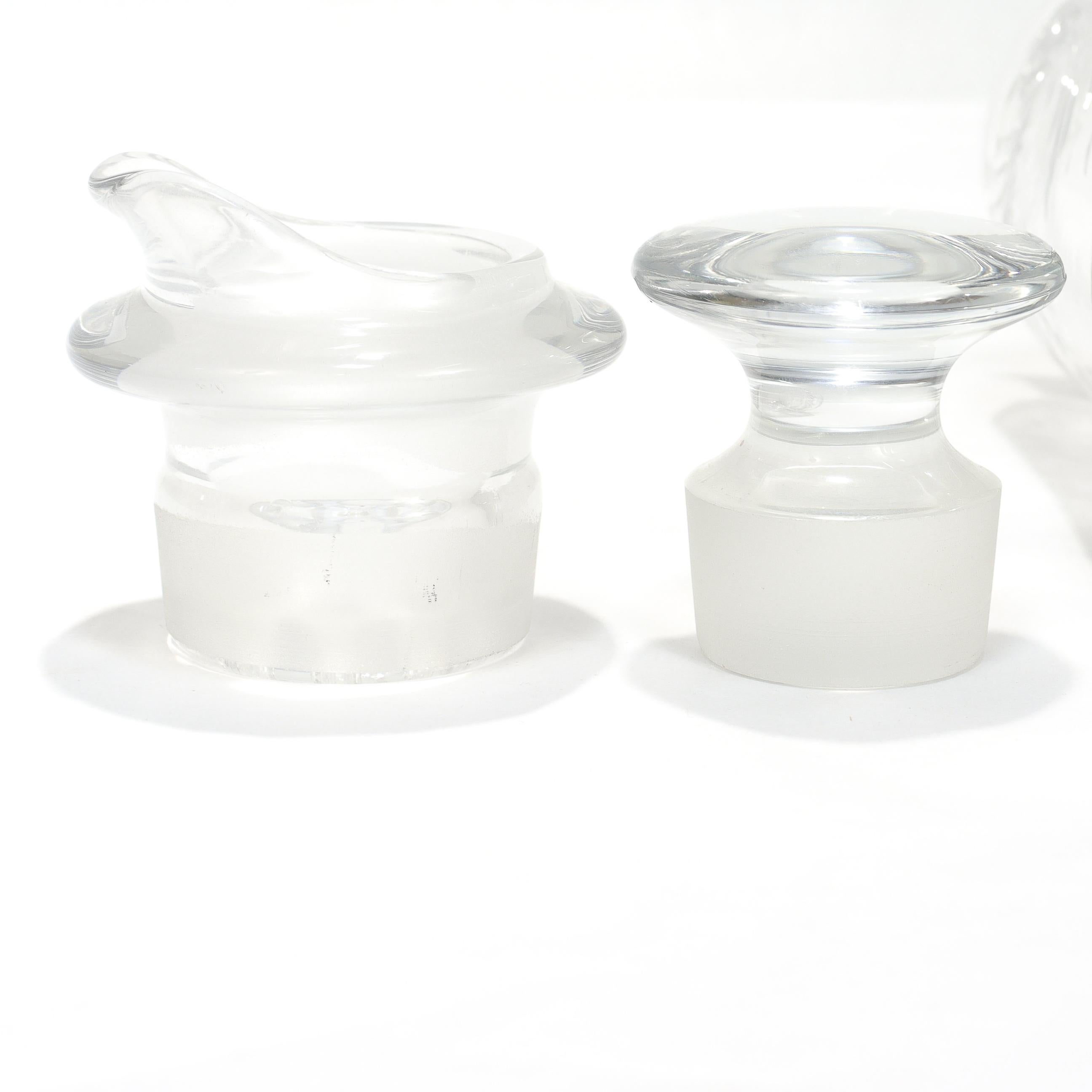 Antigua jarra o coctelera Art Decó de plata de ley y cristal tallado en venta 8