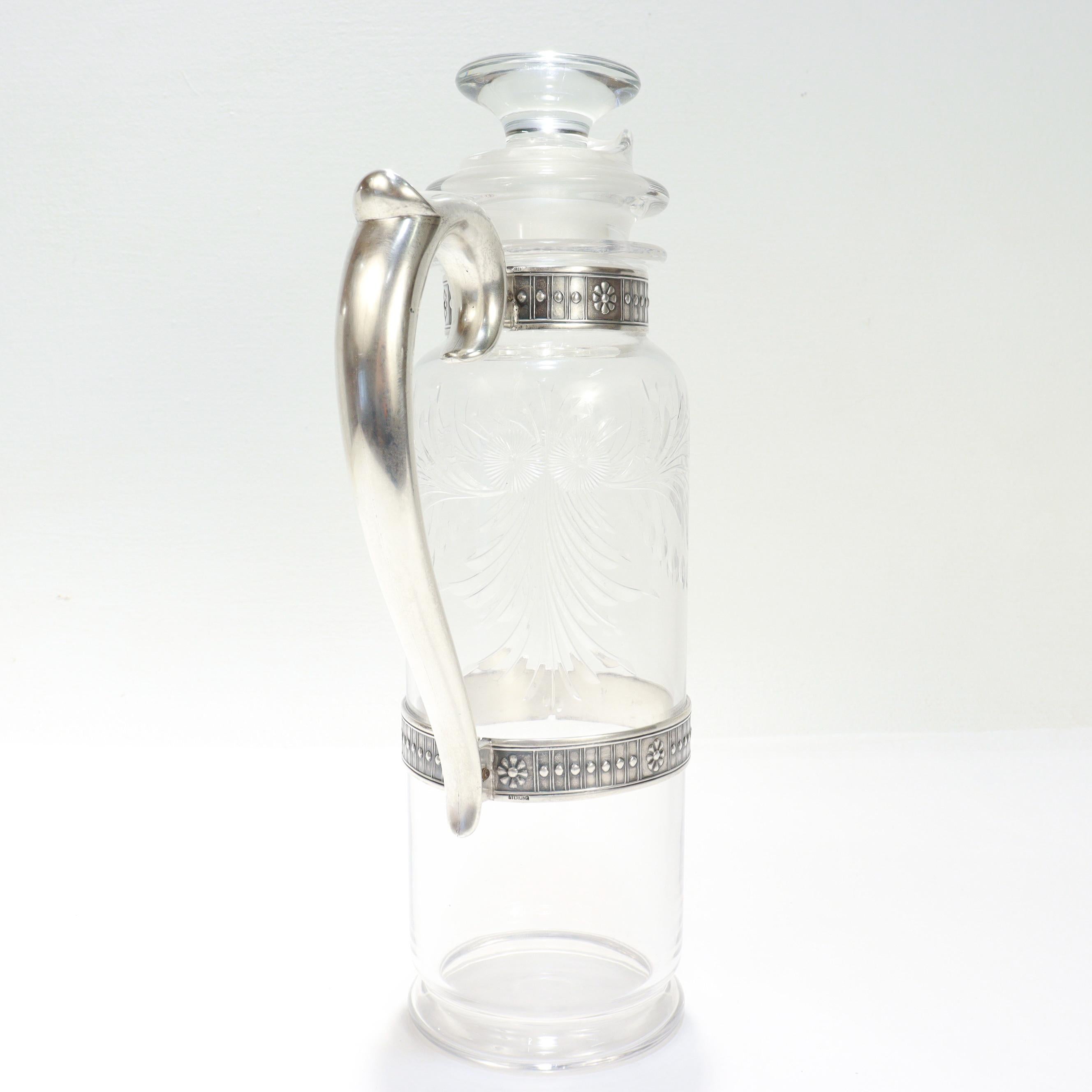 Antigua jarra o coctelera Art Decó de plata de ley y cristal tallado en Bueno estado para la venta en Philadelphia, PA
