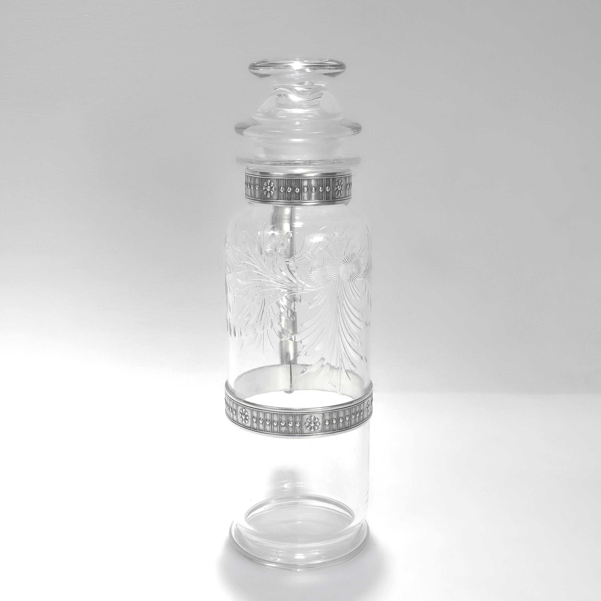Antigua jarra o coctelera Art Decó de plata de ley y cristal tallado Plata esterlina en venta