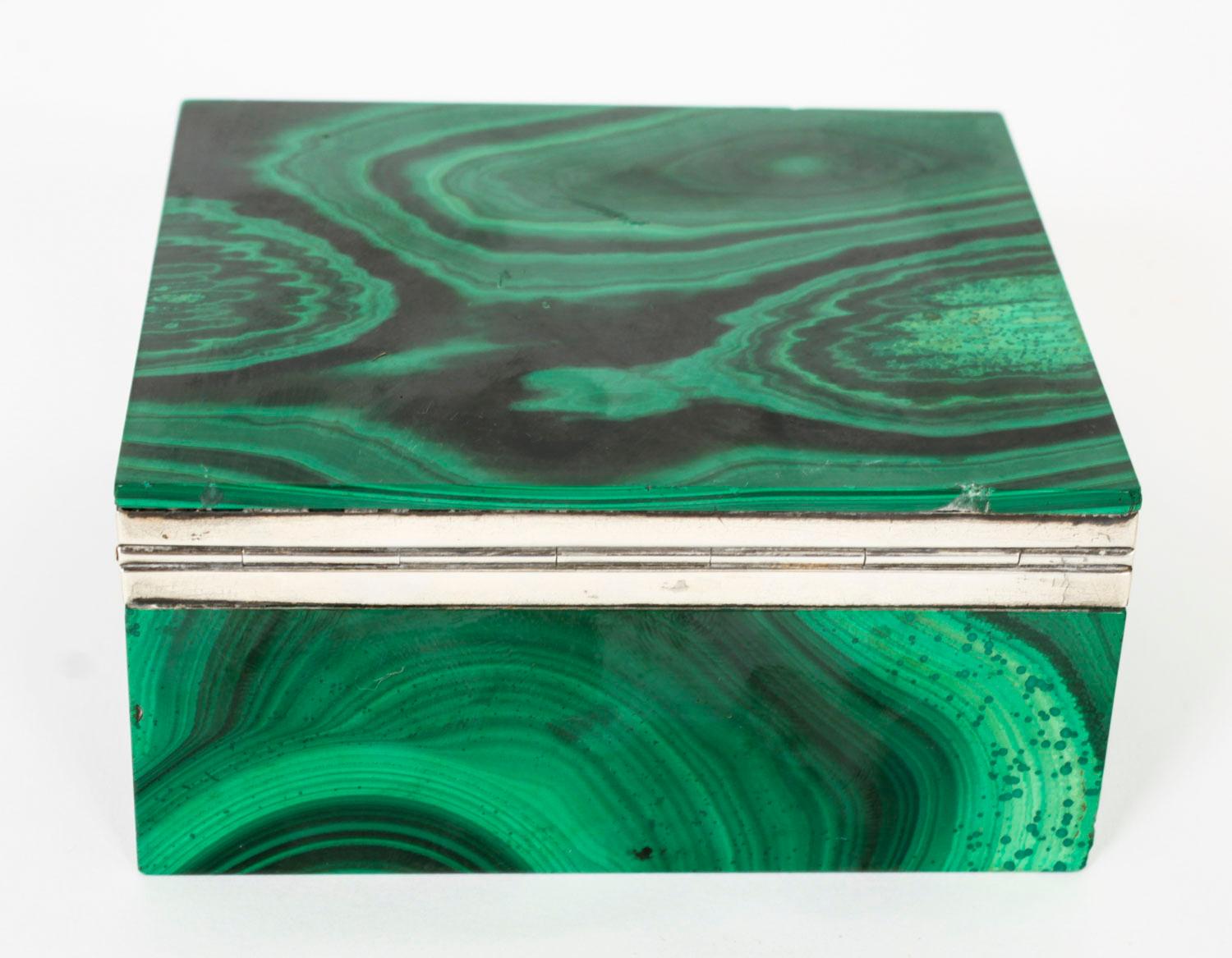 A stunning sterling silver mounted rectangular malachite casket, the mounts bearing hallmarks for Geo Betjemann & Sons Ltd, London 1925.

Condition:
In really excellent condition having been beautifully cleaned  in our workshops.

Dimensions in