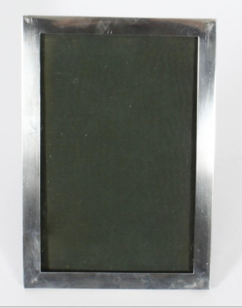 A superb English Art Deco sterling silver large aperture photograph frame with black leather easel back and hallmarks for Blackmore & Fletcher Ltd, London 1919.
 
An excellent gift idea for many occasions or an elegant design for your most