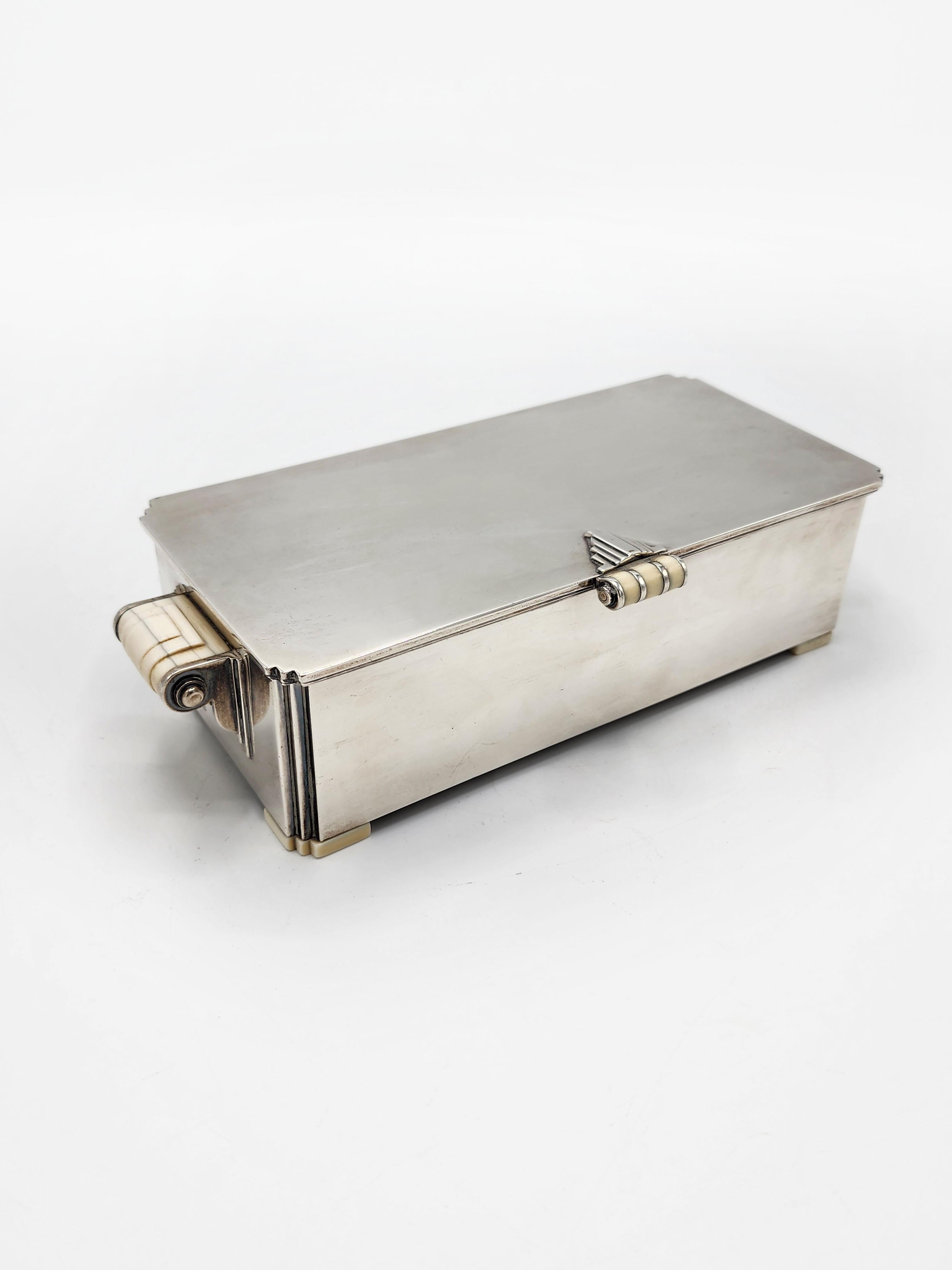 Antique Art Deco Sterling Silver Tobacco Box
A very elegant Art Deco sterling silver cigar/cigarette case, having an ivory handle, handles and legs with a geometric carving, smooth rectangular body the edges with zig zag cuts.
Measures:
Height: 5.5