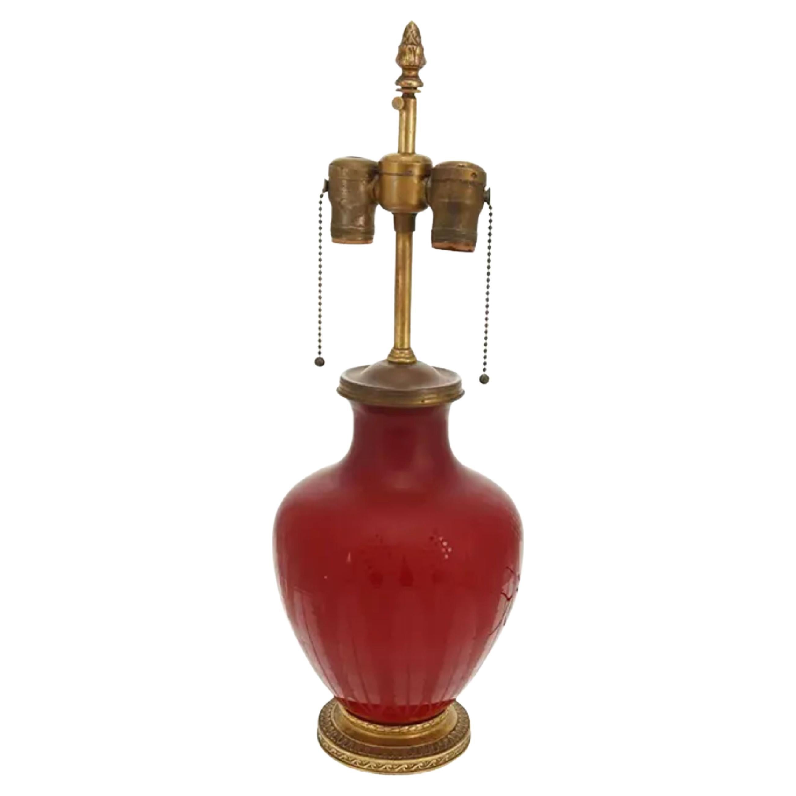 Lampe Art Déco ancienne en verre rouge gravé à l'acide Steuben, années 1920