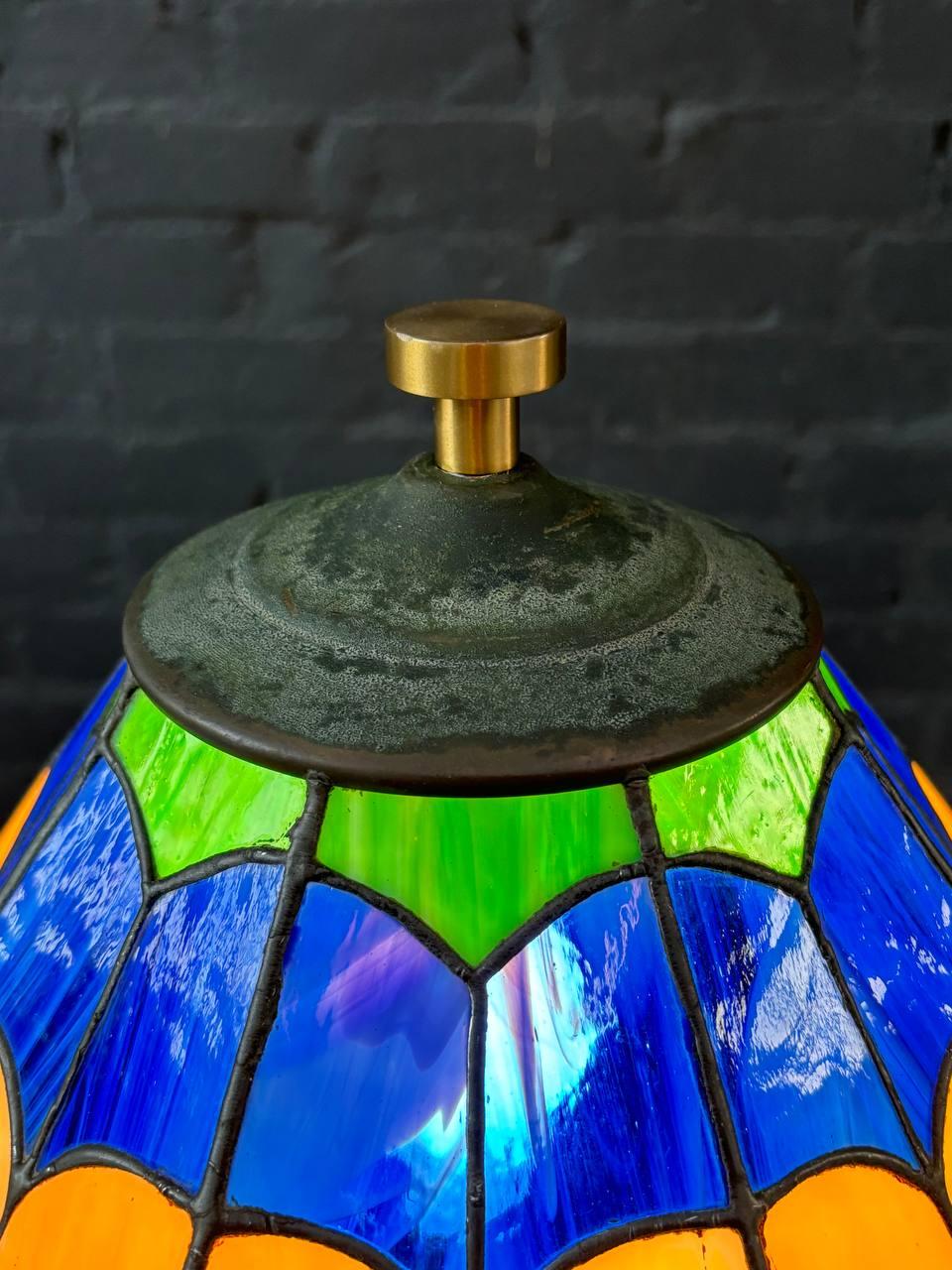 Antike Stehlampe im Art-Déco-Stil mit Schirm im Tiffany-Stil im Zustand „Gut“ im Angebot in Los Angeles, CA