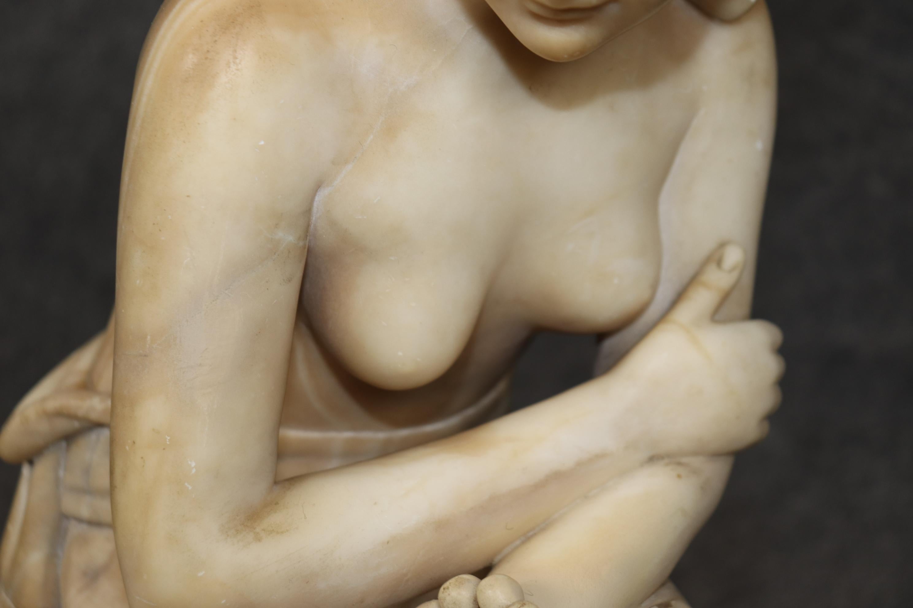 Ancienne sculpture italienne en albâtre de style Art déco représentant une gitane, signée A. Gernay en vente 5