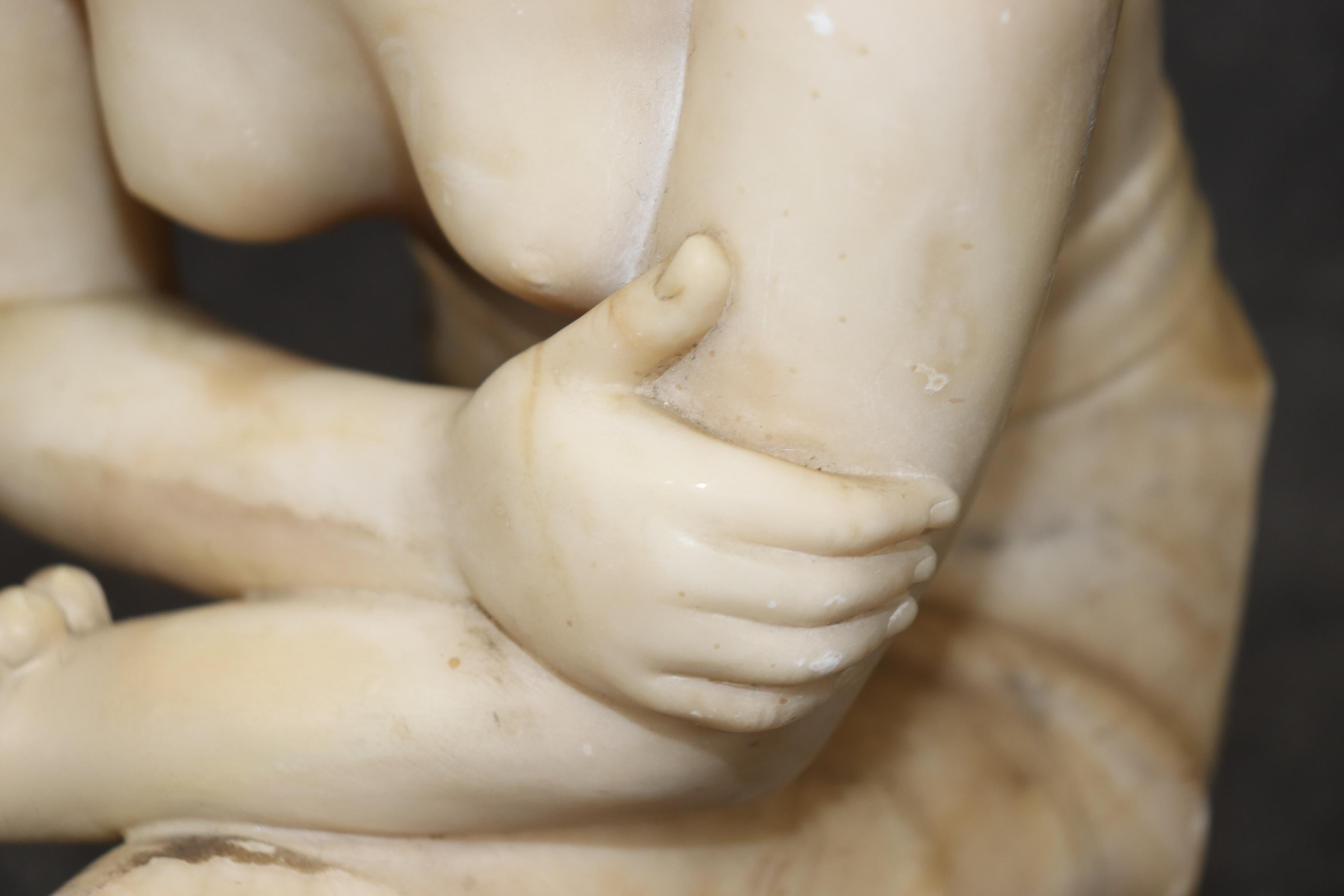 Ancienne sculpture italienne en albâtre de style Art déco représentant une gitane, signée A. Gernay en vente 6