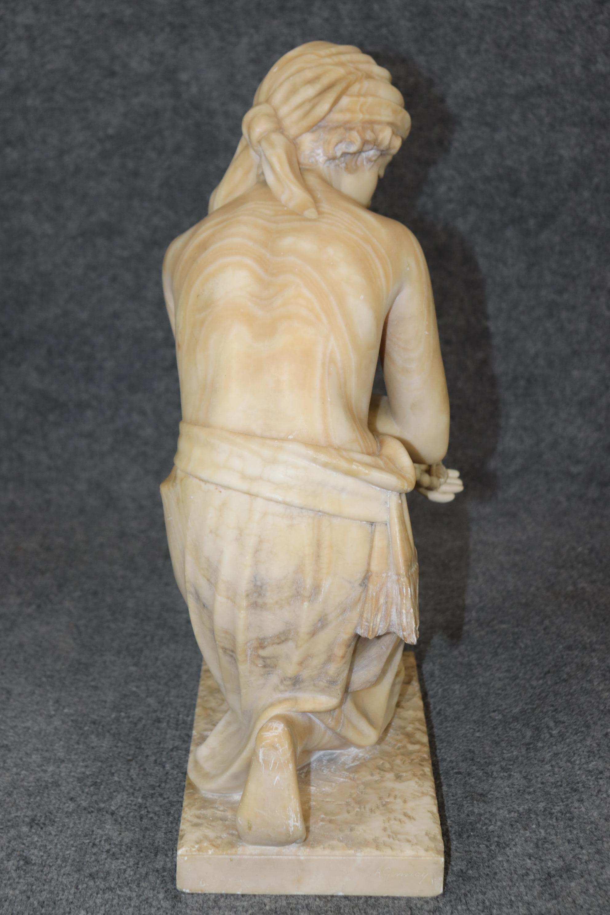 20ième siècle Ancienne sculpture italienne en albâtre de style Art déco représentant une gitane, signée A. Gernay en vente