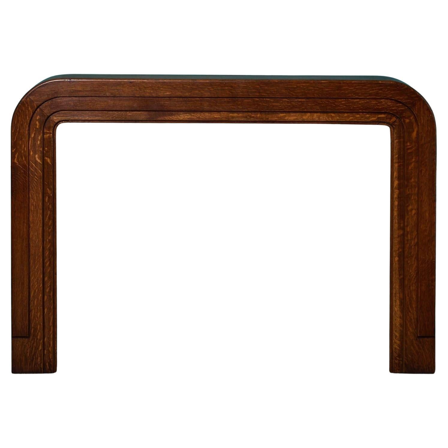 Antico caminetto in rovere arrotondato in stile Art Deco