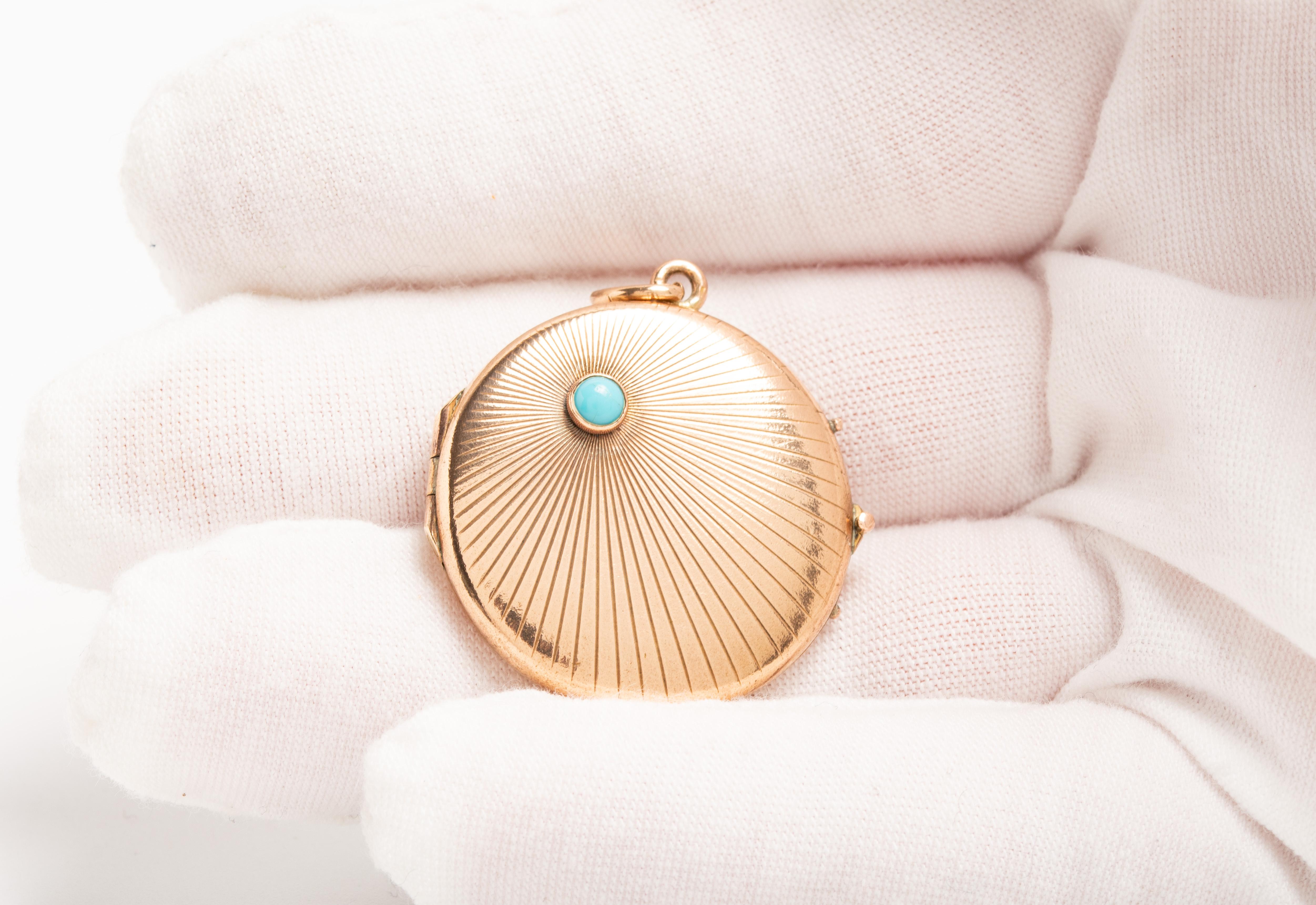 Antique Art Deco Sunburst Locket With A Turquoise For Sale 2