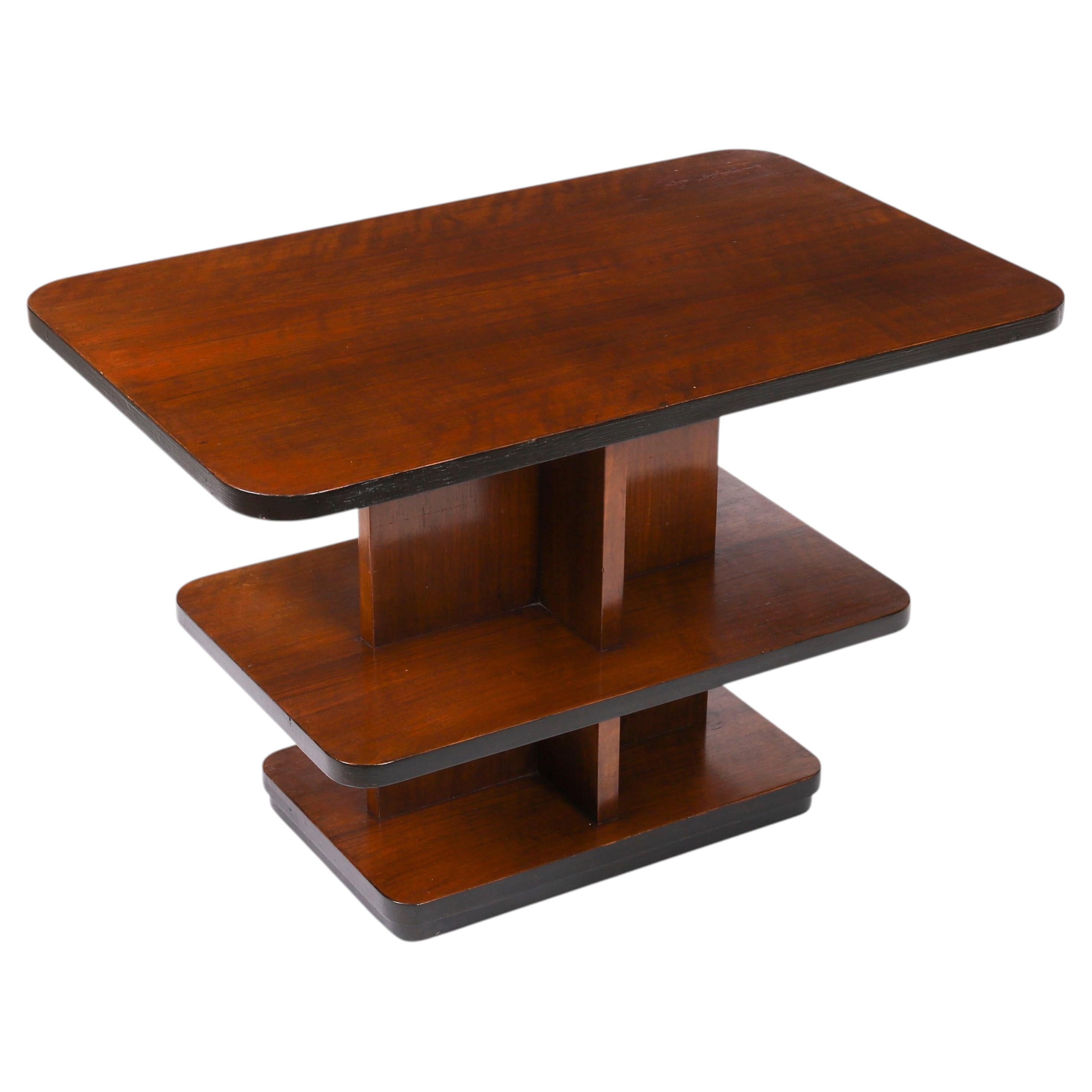Table basse ancienne en noyer à étages Art Deco 20ème siècle