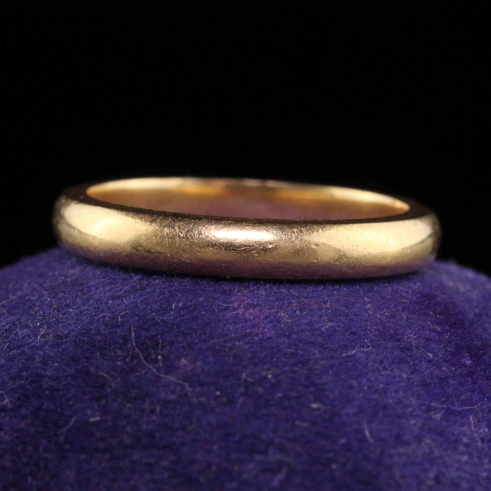 Beautiful Antique Art Deco Tiffany and Co 18K Yellow Gold Classic Wedding Band. This classic wedding band is crafted in 18k yellow gold. The band is in great condition and has a nice rich gold oxidation with all the hallmarks inside the ring intact