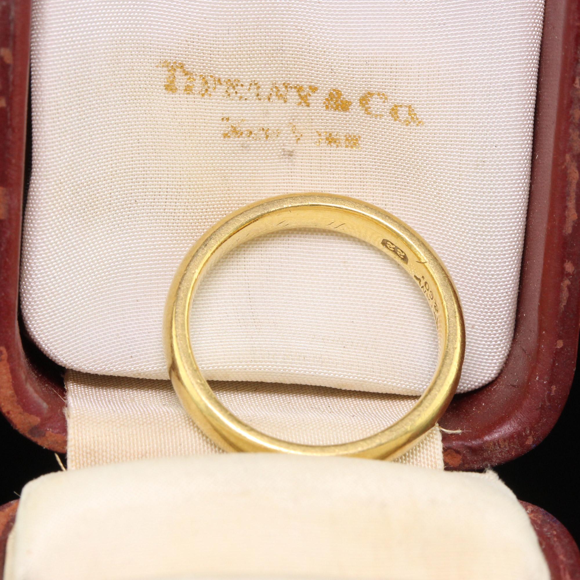 Antiker Art-Déco-Hochzeitsring von Tiffany & Co aus 22 Karat Gelbgold - Größe 5 1/4 im Zustand „Gut“ im Angebot in Great Neck, NY