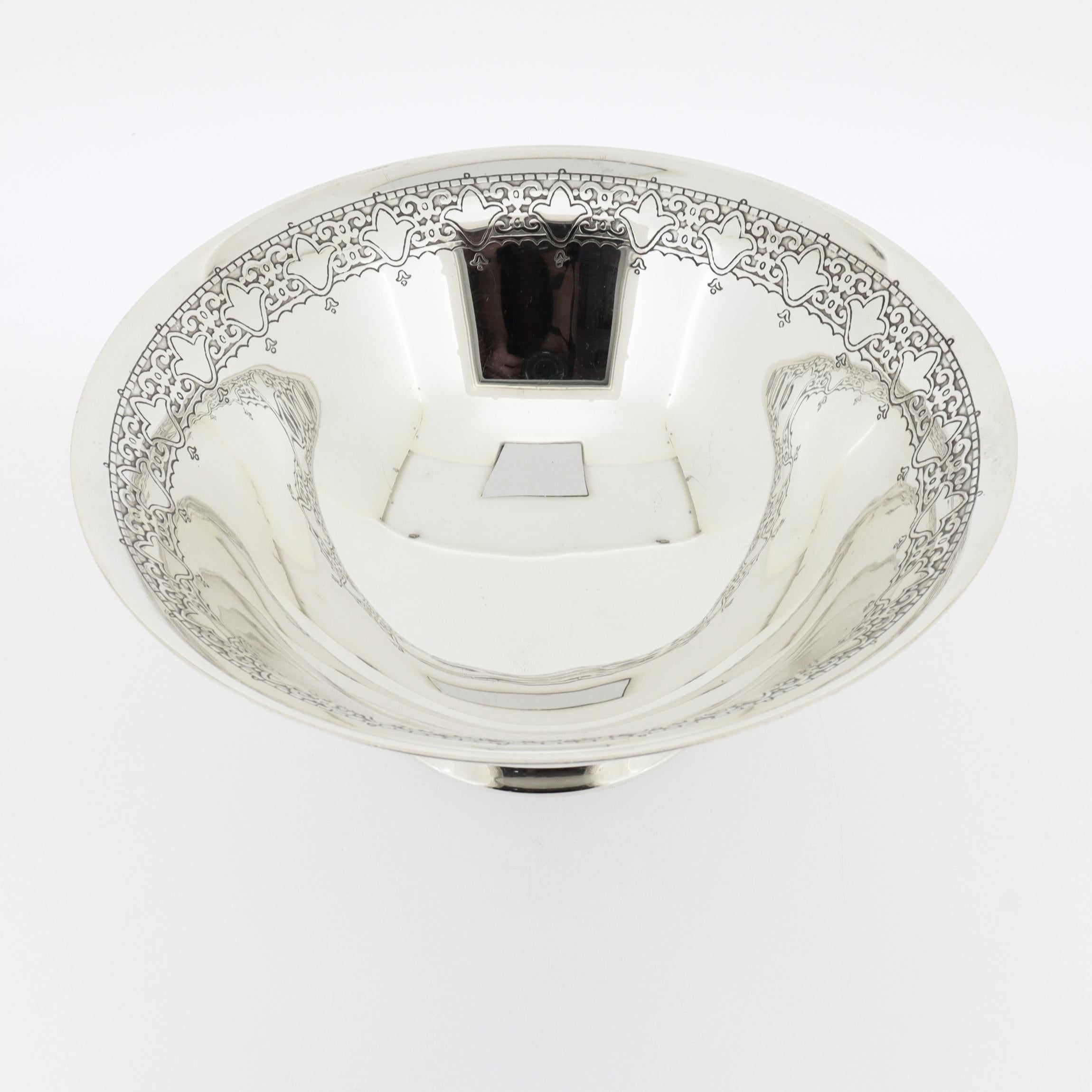 Antiguo Art Decó Tiffany & Co. Cuenco de plata de ley grabado en venta 5