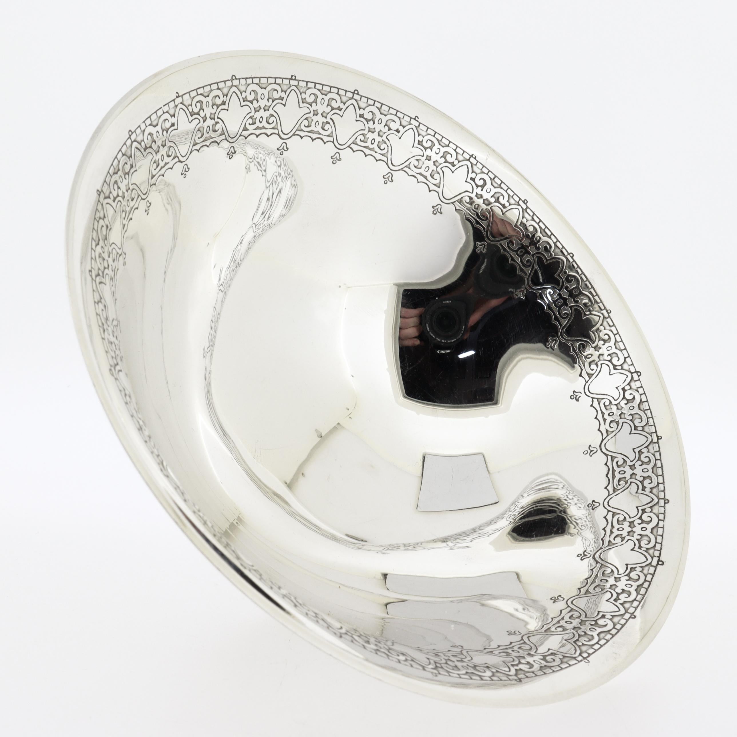 Antiguo Art Decó Tiffany & Co. Cuenco de plata de ley grabado en venta 7