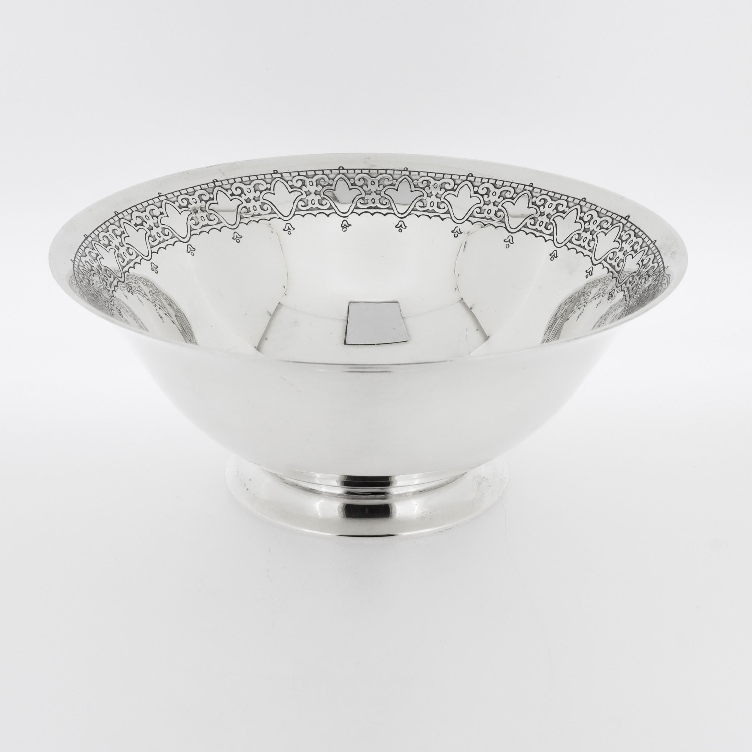 Antiguo Art Decó Tiffany & Co. Cuenco de plata de ley grabado en Bueno estado para la venta en Philadelphia, PA
