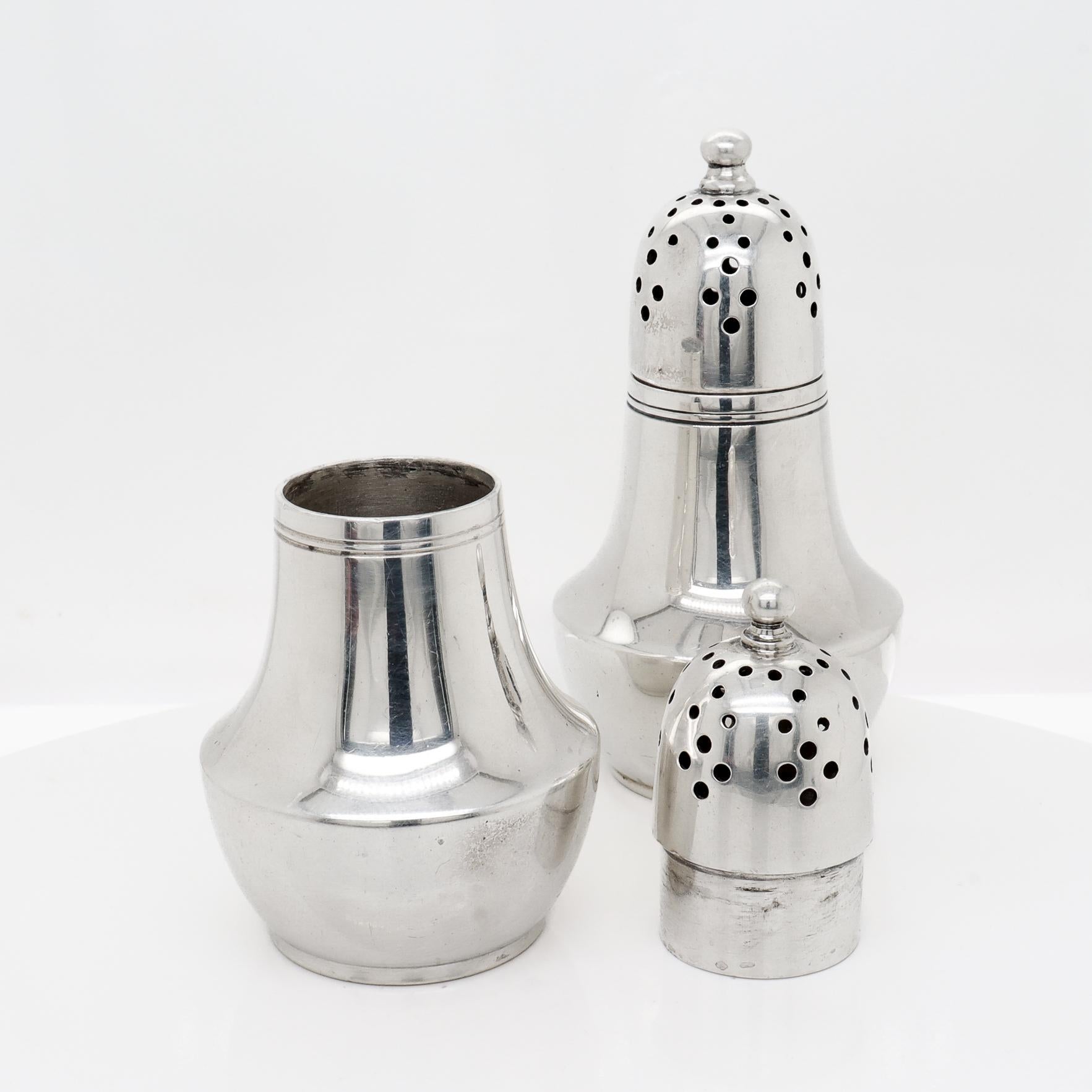 Antiguo Art Decó Tiffany & Co. Salero y pimentero de plata de ley en venta 2