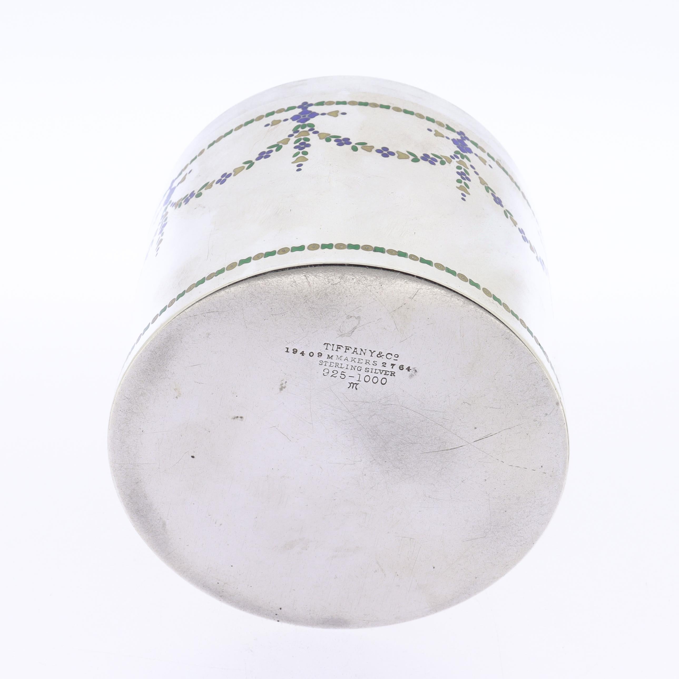 Antiguo Art Decó Tiffany & Co. Caja de plata de ley y mosaico esmaltado en venta 6