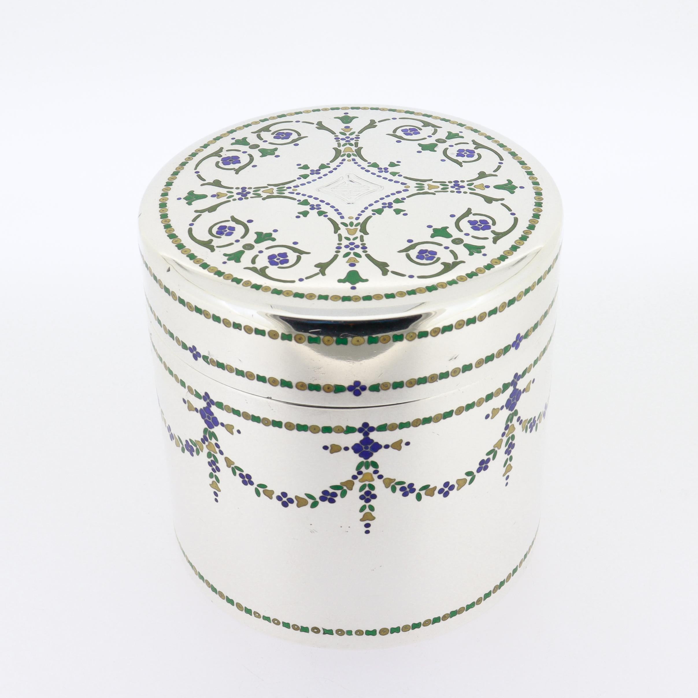 Antiguo Art Decó Tiffany & Co. Caja de plata de ley y mosaico esmaltado en Bueno estado para la venta en Philadelphia, PA