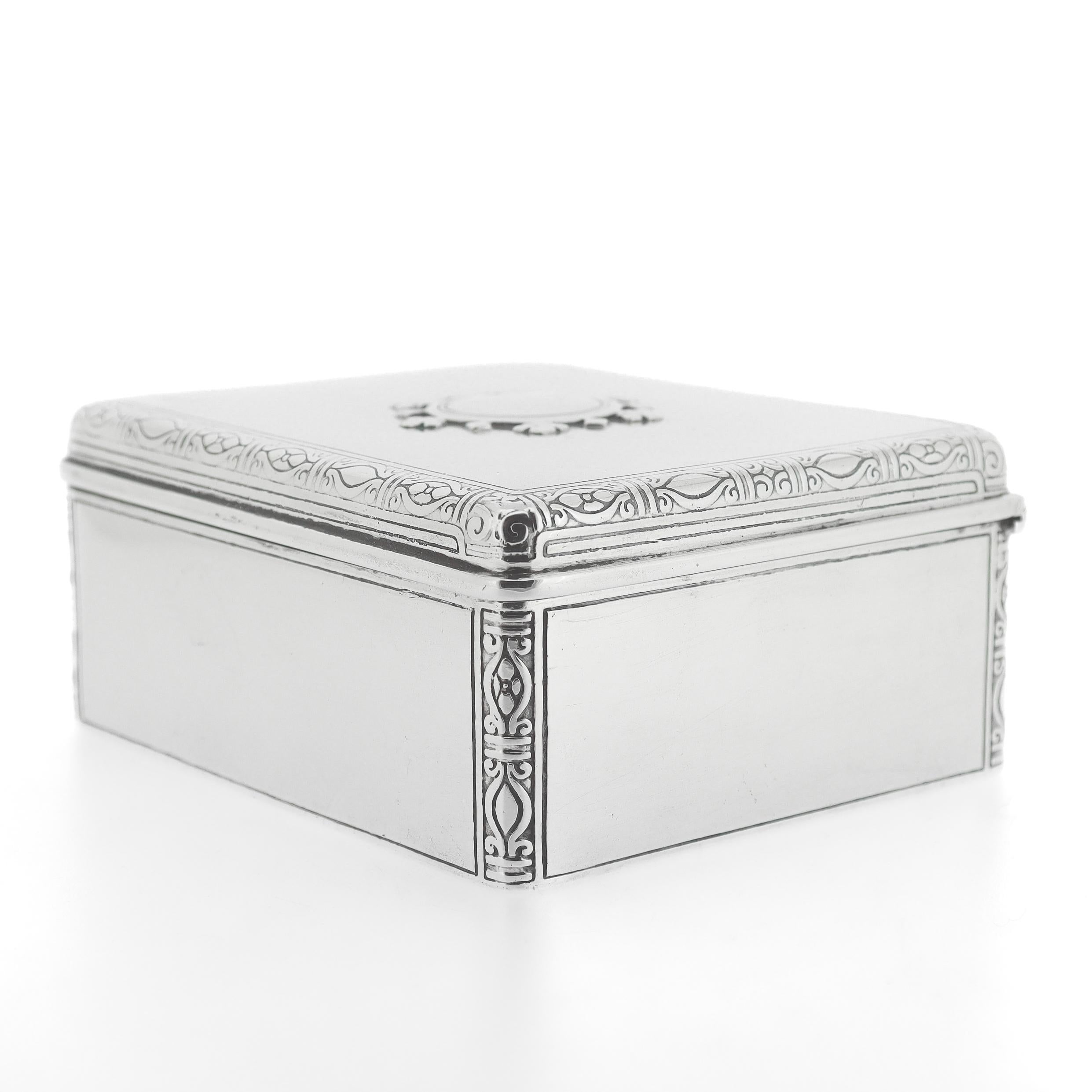Antique Art Deco Tiffany & Co. Sterling Silver Wood Lined Dresser Box In Good Condition For Sale In Philadelphia, PA