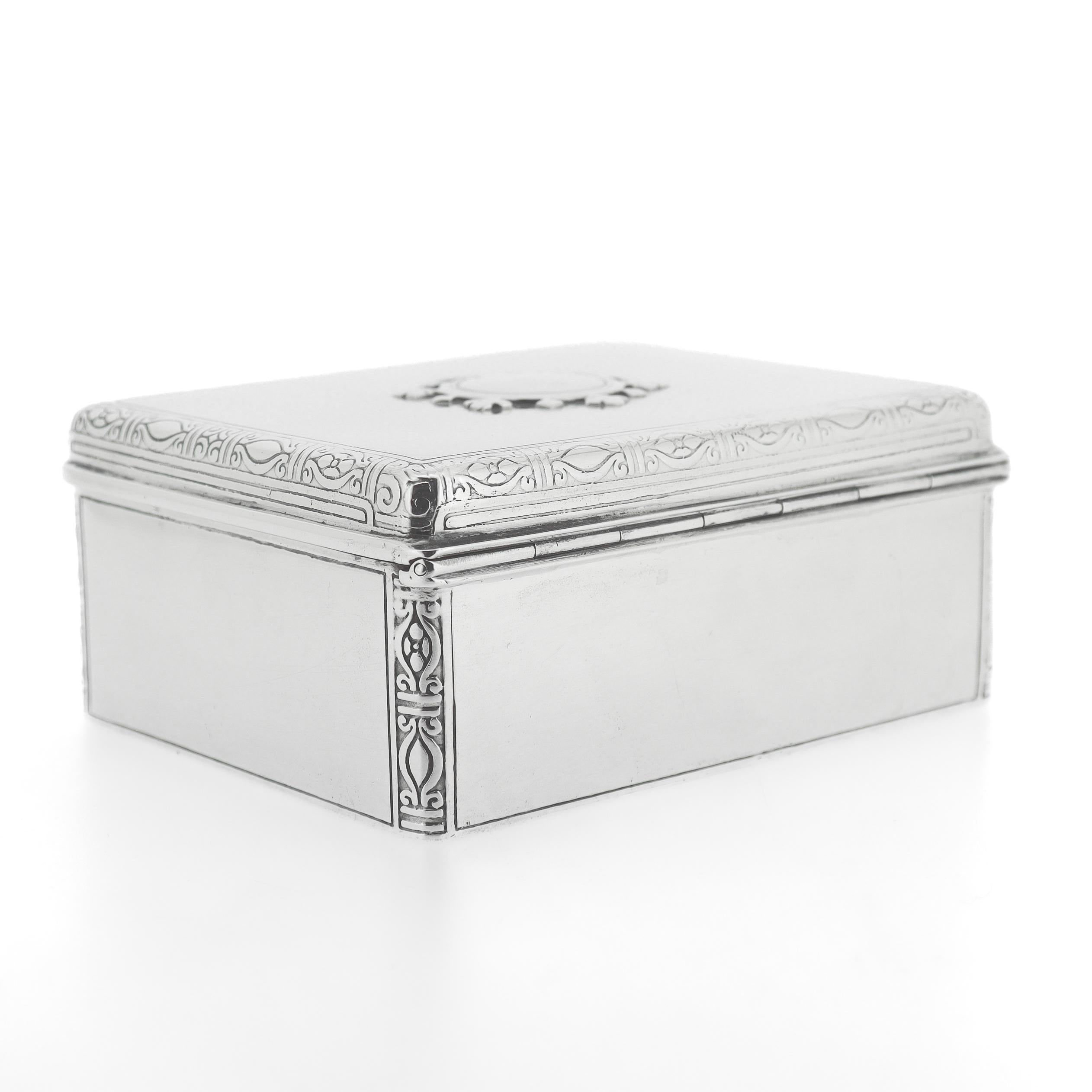 Antique Art Deco Tiffany & Co. Sterling Silver Wood Lined Dresser Box For Sale 4