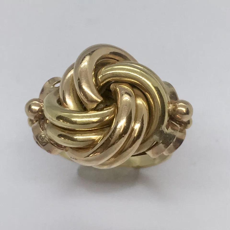 Antique Art Deco Tri Color 14K Gold Love Knot Ring 1930s 6.5 Gram Size 6.25

This antique art deco ring is a stunning piece of fine jewelry that will surely impress anyone who sees it. Made of 14k yellow, rose and green gold, this ring features a