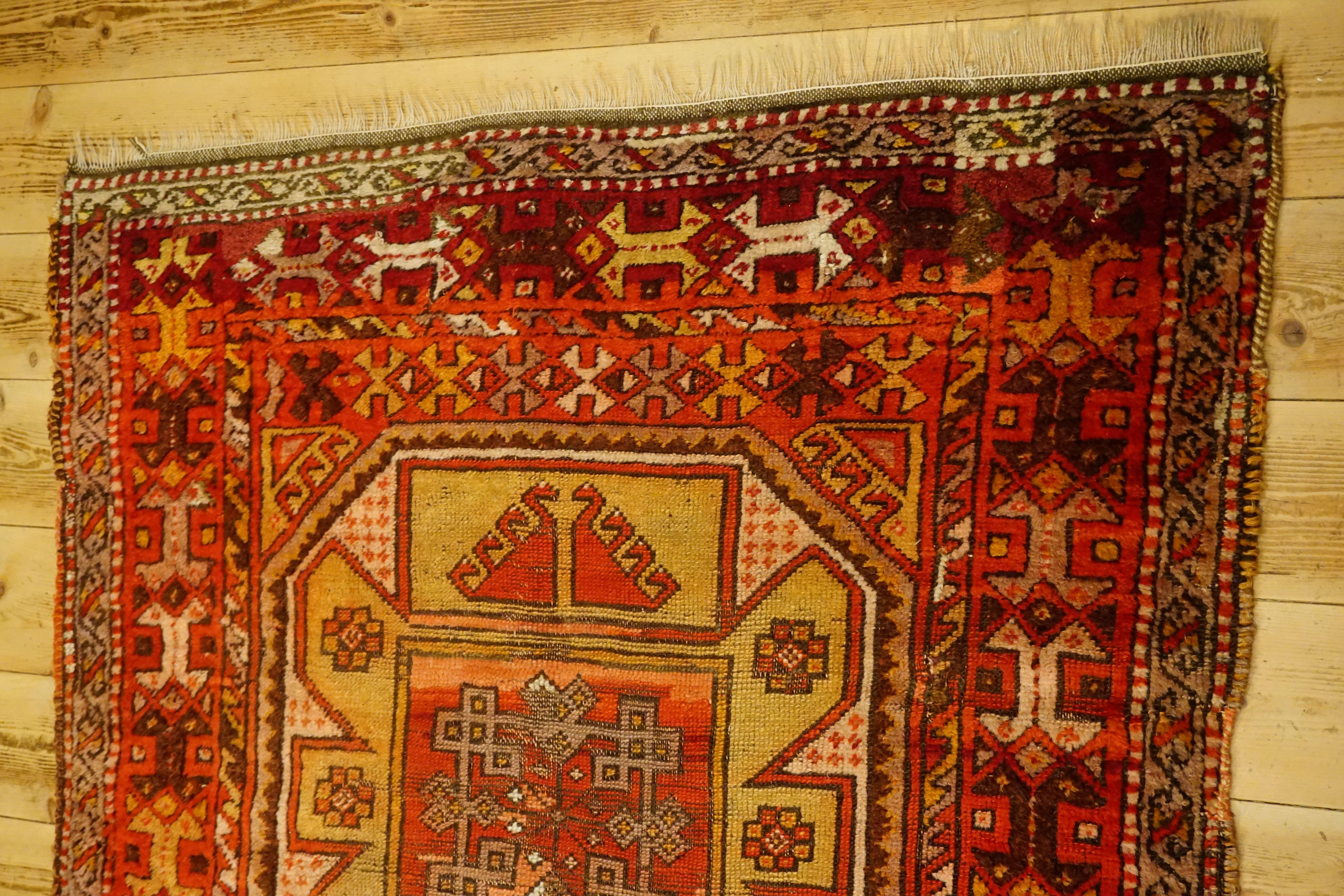 Antique Art Deco Turkish Carpet Anatolia Yürük In Fair Condition For Sale In Wuppertal, Wuppertal