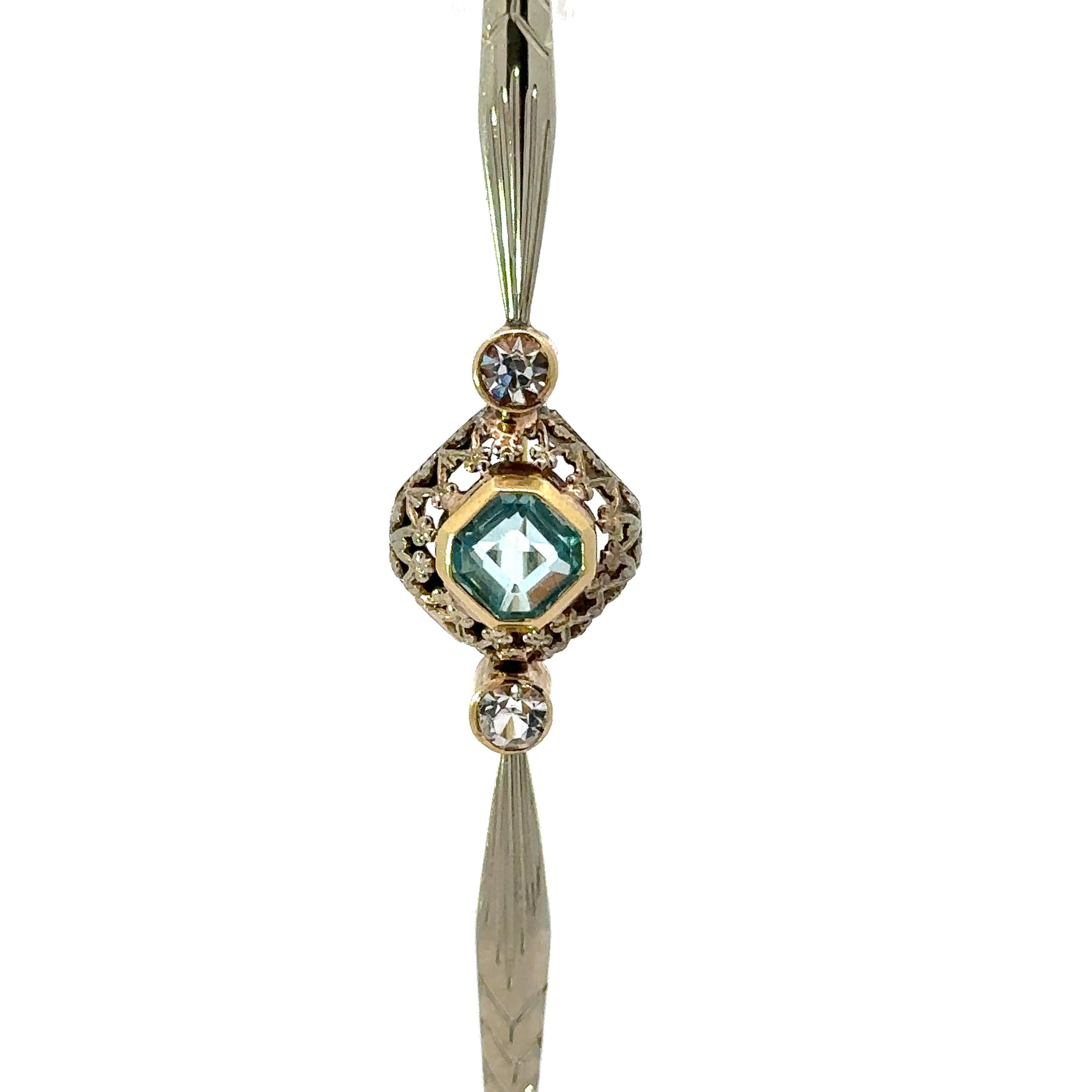 Antico Art Deco in oro bicolore con incisione a mano a forma di barretta in vendita