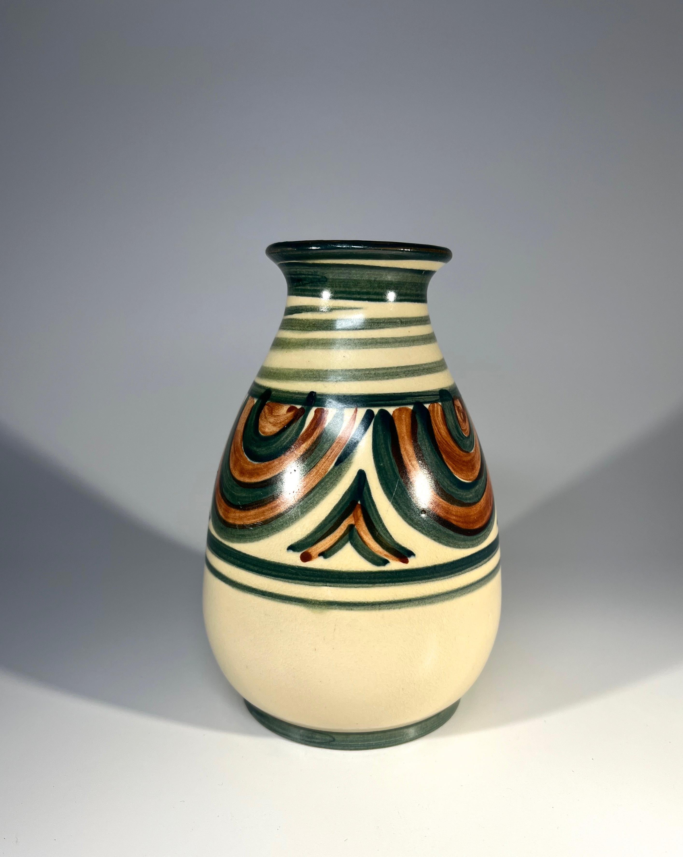 Lovely understated Art Deco ceramic vase, decorated in soft earth tones by Upsala Ekeby of Sweden
A very early piece from Upsala Ekeby in wonderful condition
Circa 1922-1930
Signed UE, 1508/1534 to base
Height 5 inch, Diameter 3.5 inch
Very good