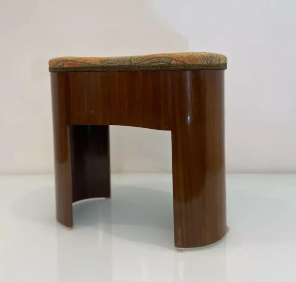 Europeo Sgabello antico in noce Art Deco con tappezzeria intrecciata multicolore in vendita
