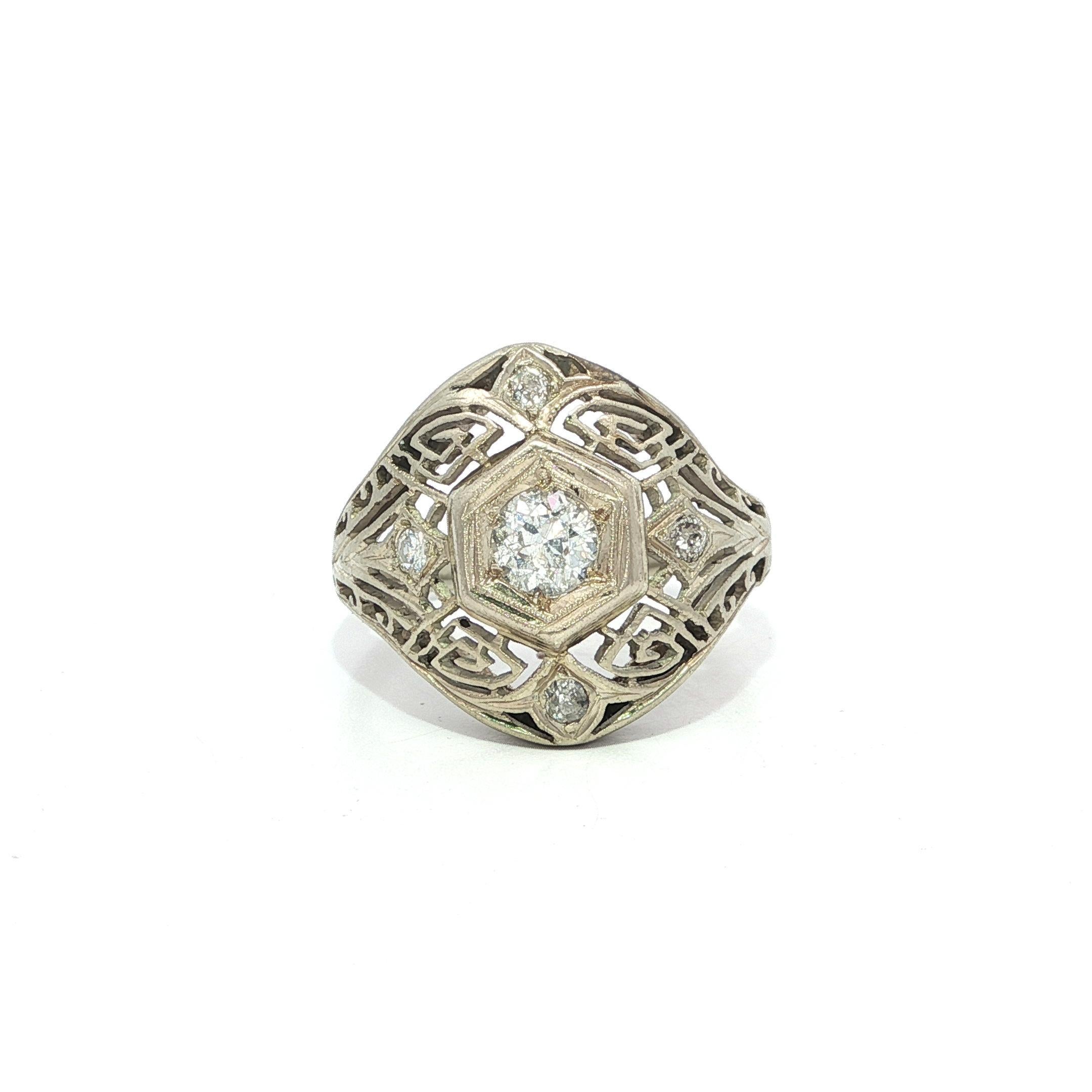 Anello antico Art Deco in oro bianco con diamante da 0,38 carati e cupola geometrica in vendita 1