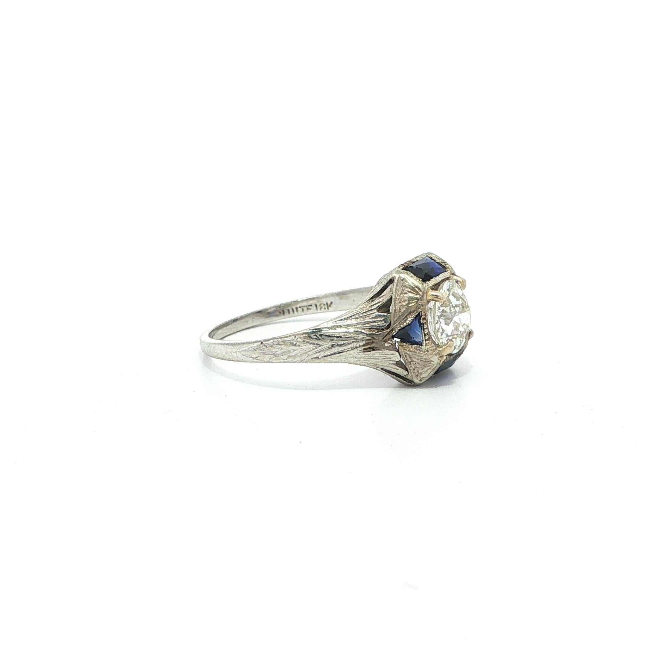 Art déco Bague ancienne en or blanc Arte Deco 0.65ct Diamond w/ Sapphire Engraved Wheat Work en vente