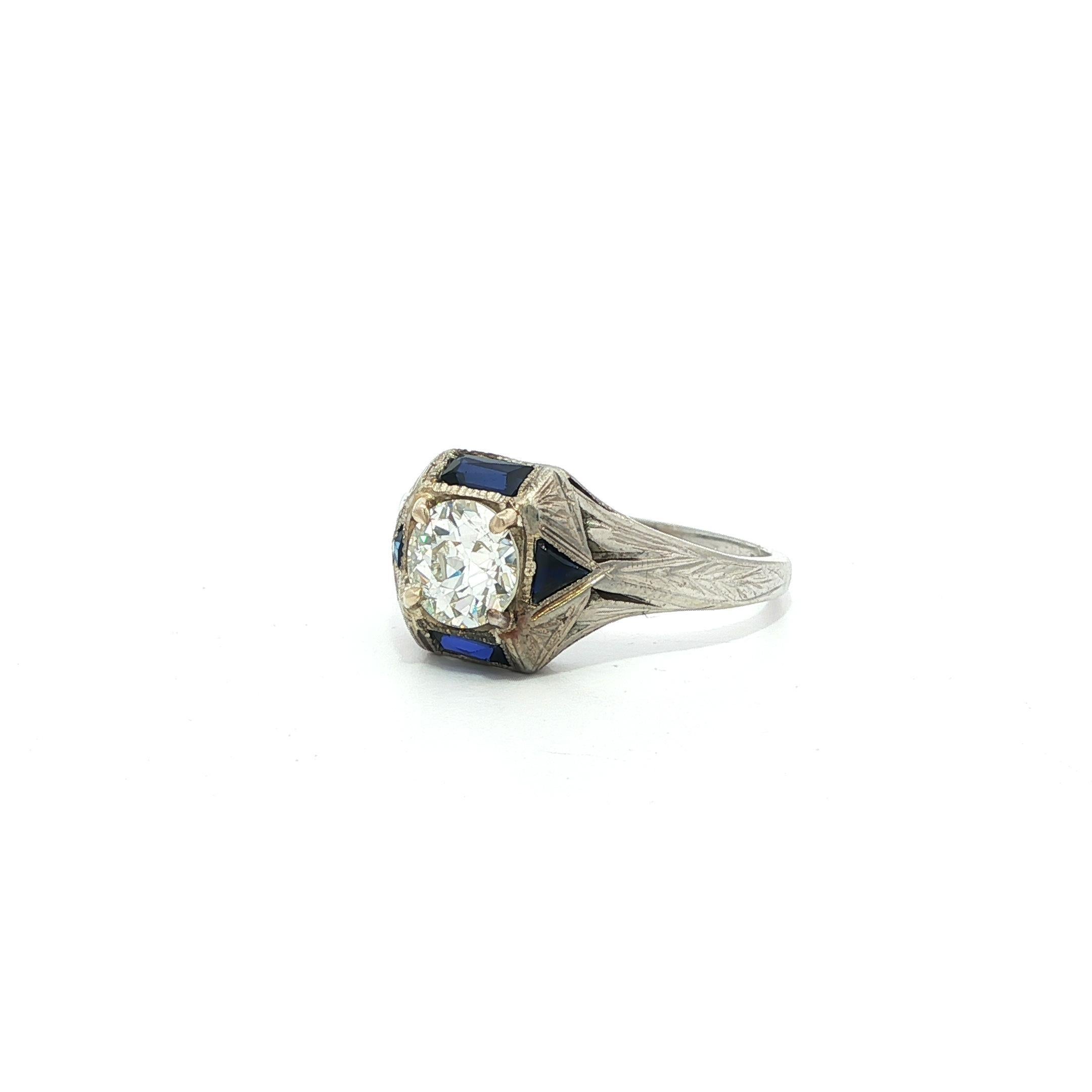 Taille vieille Europe Bague ancienne en or blanc Arte Deco 0.65ct Diamond w/ Sapphire Engraved Wheat Work en vente