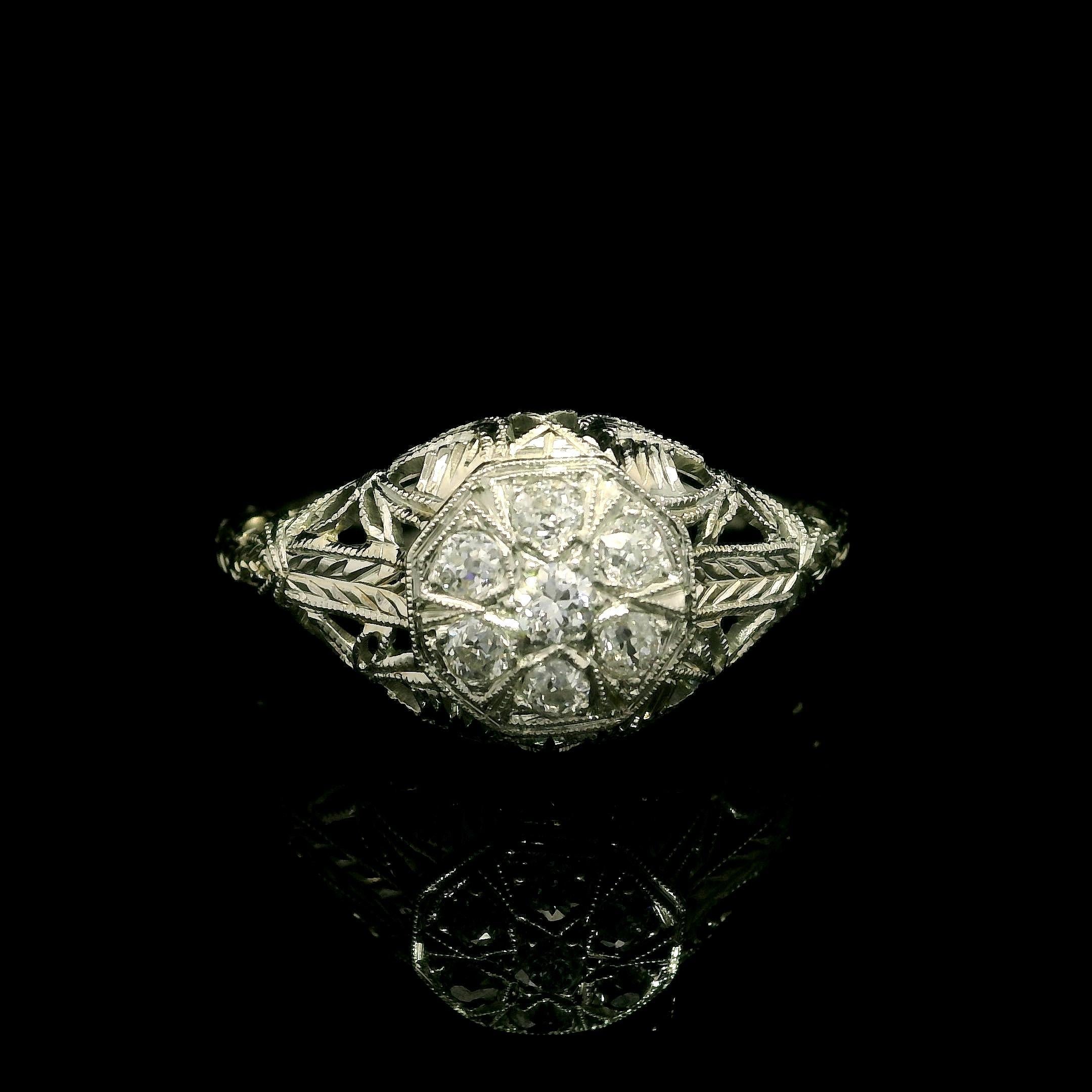 -Stein(e)-
(7) Natürlicher echter Diamant - alter europäischer Schliff - Pave Set - feurig weiße Farbe - reine Diamanten - 0,18ctw (ca.)

MATERIAL: Massives 18k Weißgold
Gewicht: 2.65 Gramm
Ringgröße: 7.5 (passt auf den Finger, bitte kontaktieren