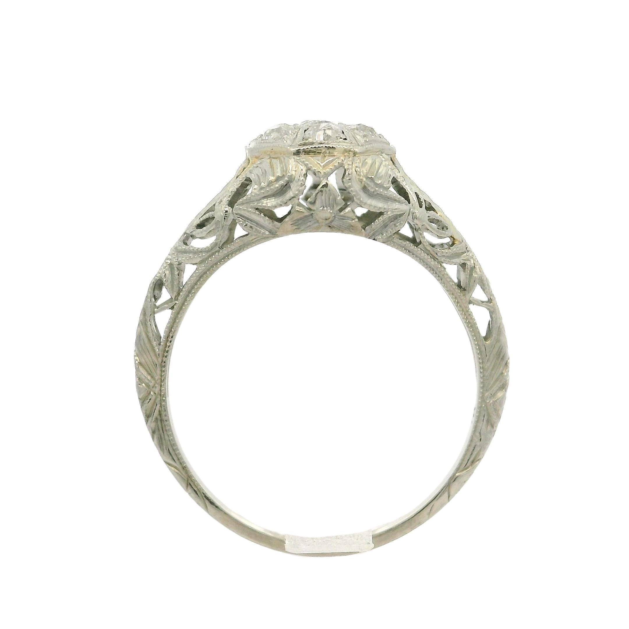 Antiker Art Deco Weißgold .18 Karat Altschliff Diamant Filgree gravierter Arbeitsring im Angebot 2