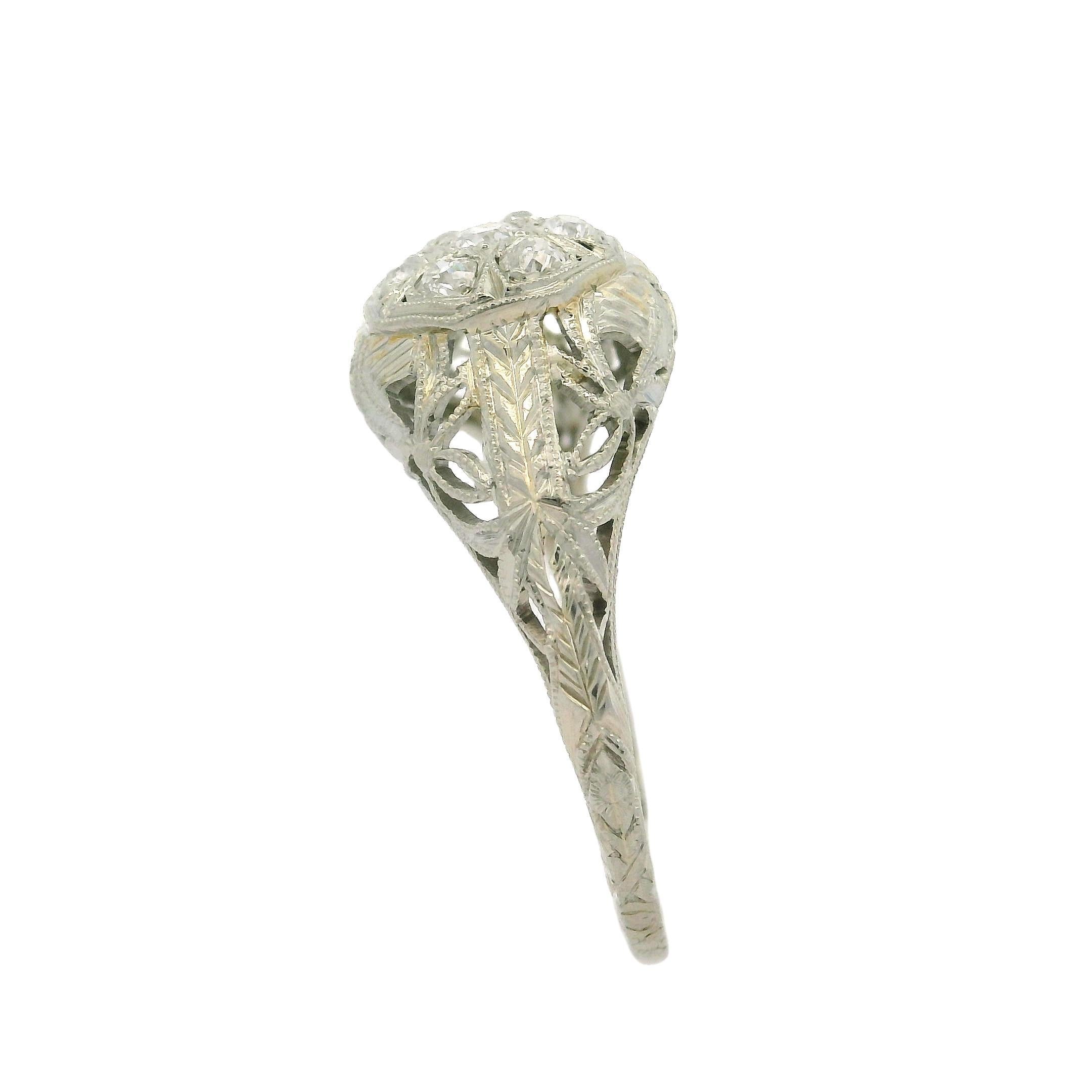 Antiker Art Deco Weißgold .18 Karat Altschliff Diamant Filgree gravierter Arbeitsring im Angebot 3