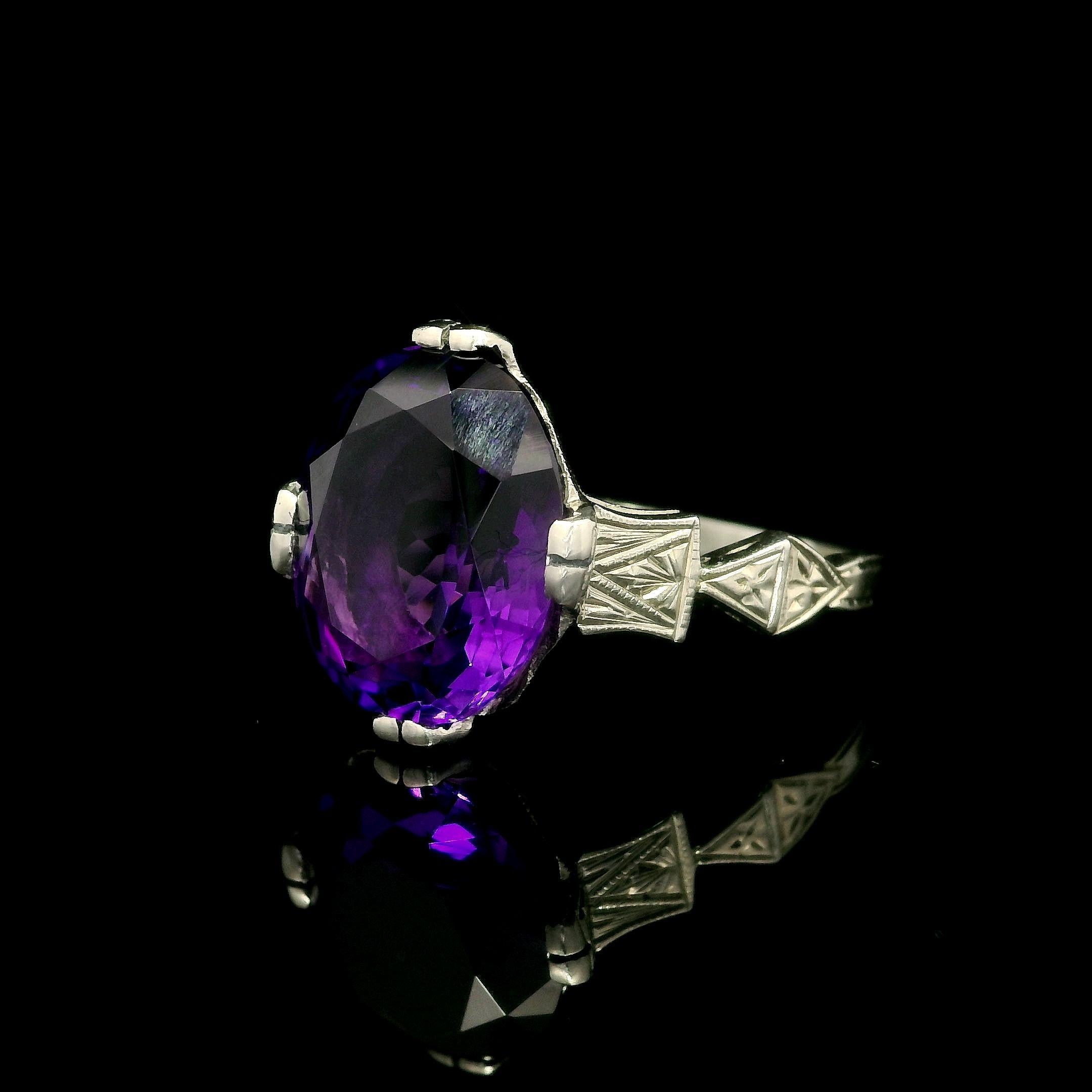 Antiker Art Deco Weißgold 3,82ct Oval Amethyst Solitär Hand graviert Ring im Angebot 4