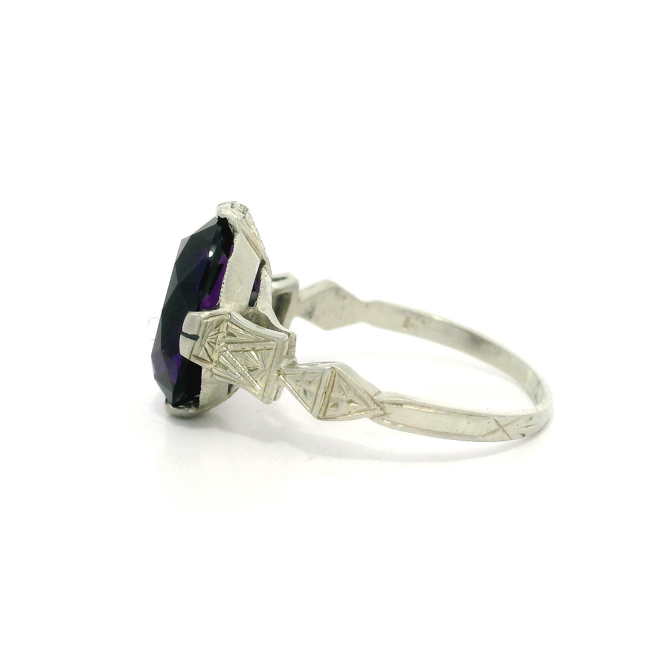 Antiker Art Deco Weißgold 3,82ct Oval Amethyst Solitär Hand graviert Ring (Ovalschliff) im Angebot