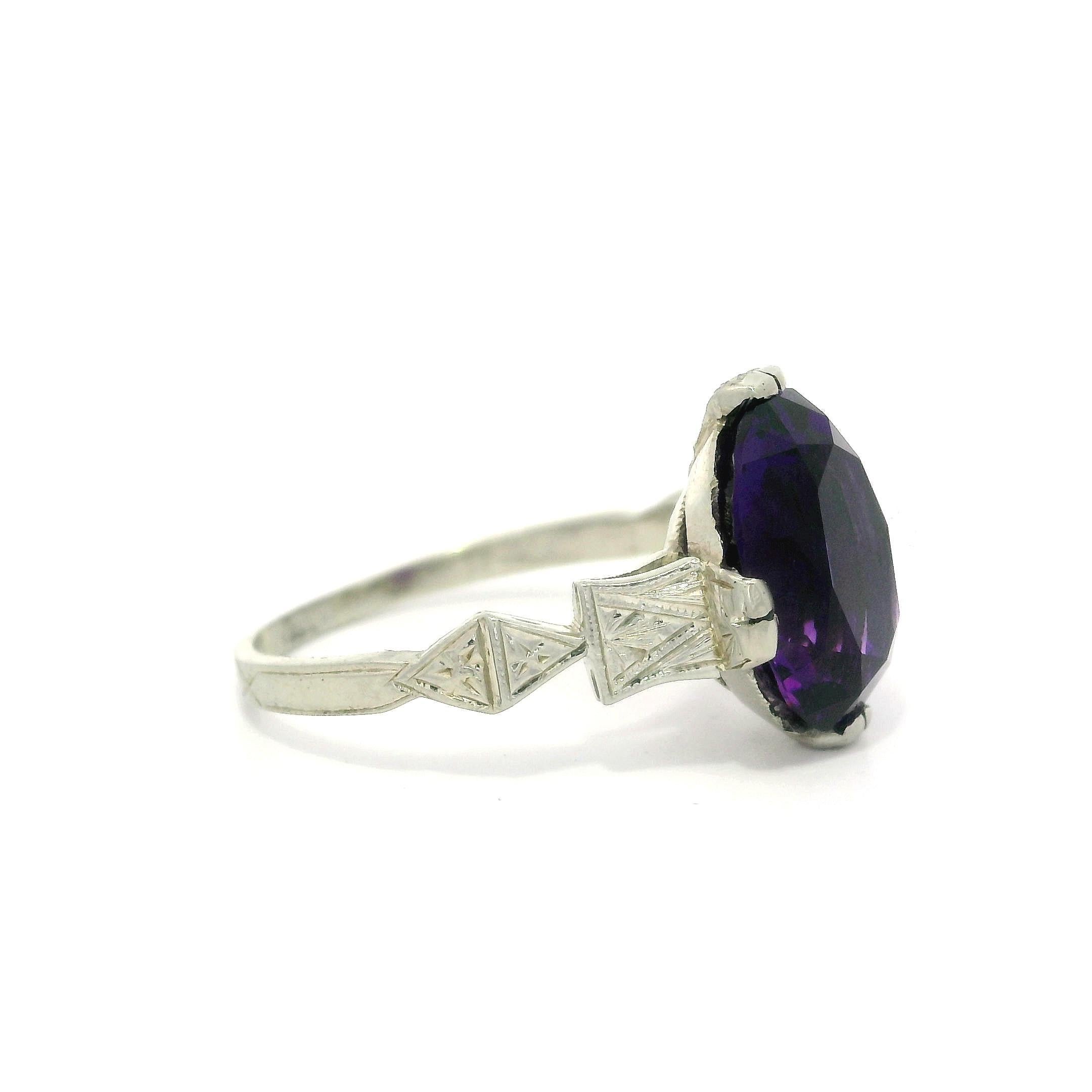 Antiker Art Deco Weißgold 3,82ct Oval Amethyst Solitär Hand graviert Ring im Angebot 2