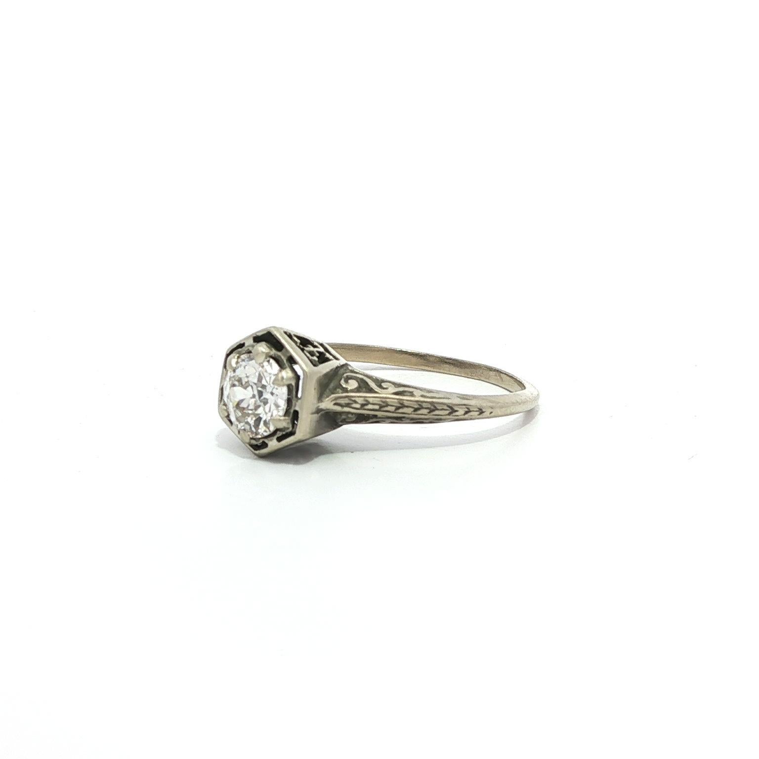 Antiguo Anillo de Compromiso Art Decó de Oro Blanco 0,50 ct con Diamantes Antiguos en Pergamino y Obra Abierta en venta 6