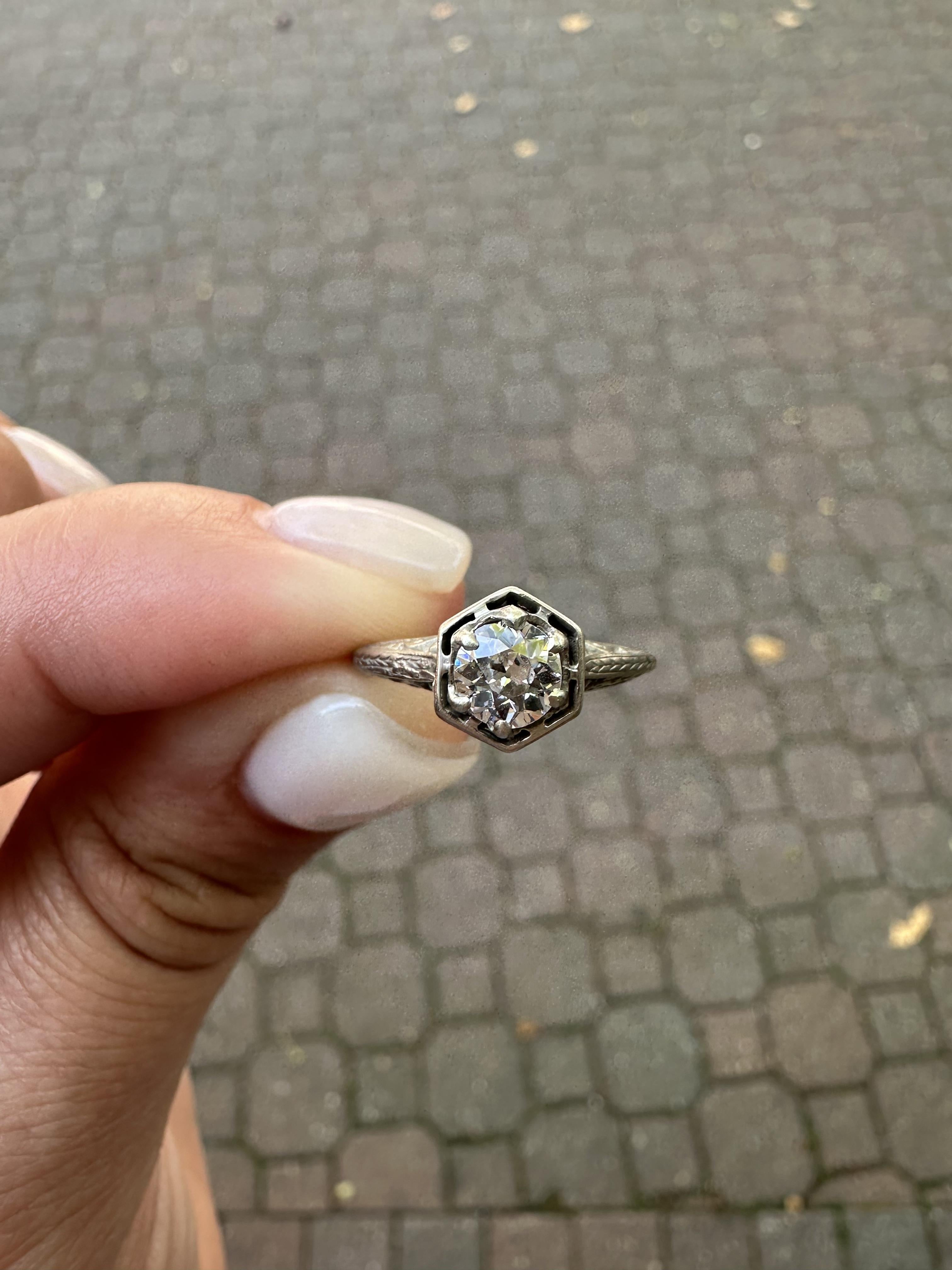 Antiguo Anillo de Compromiso Art Decó de Oro Blanco 0,50 ct con Diamantes Antiguos en Pergamino y Obra Abierta en venta 10